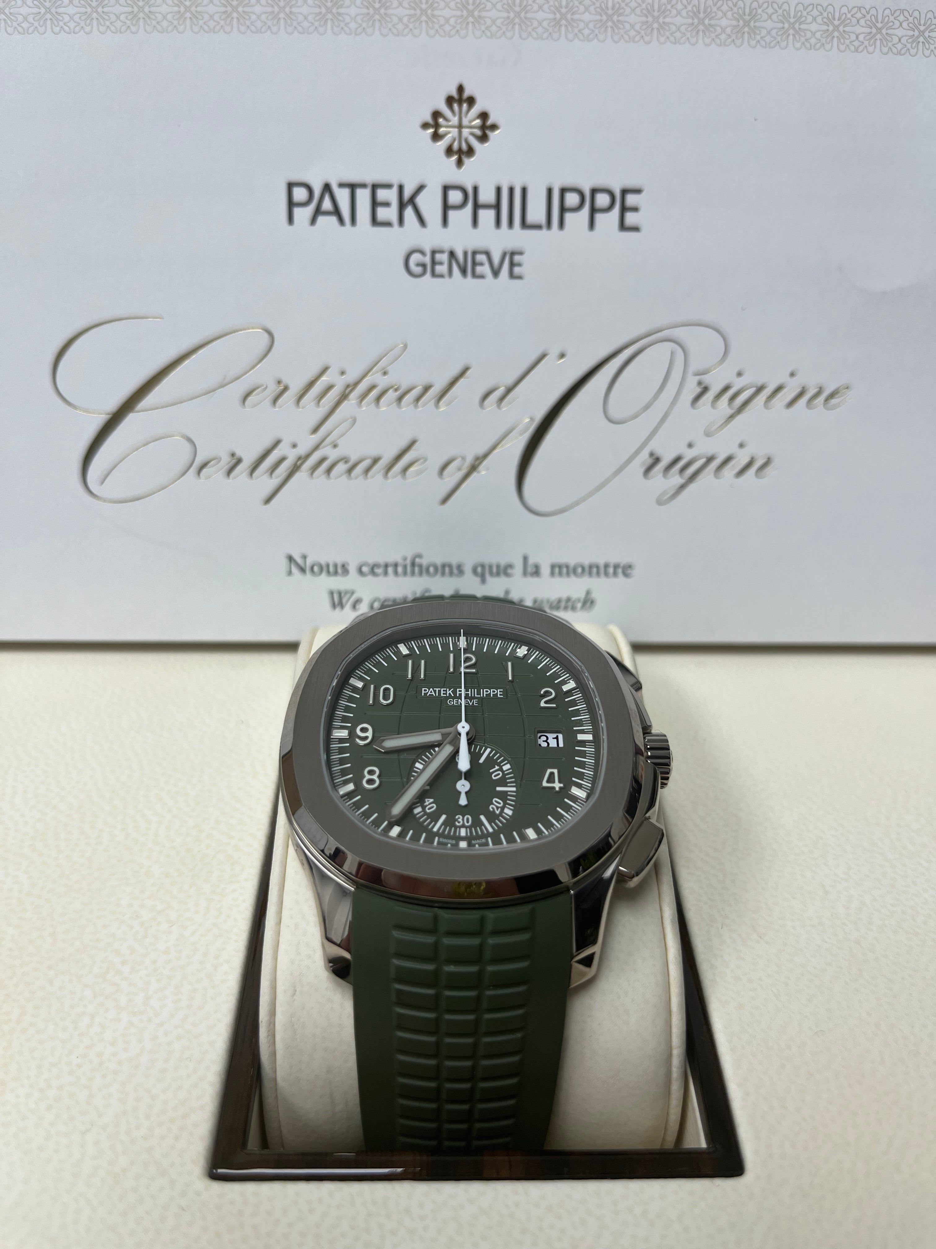 Patek Philippe Aquanaut 5968G-010 Self-Winding Men's Watch with Green Dial - Luxury Automatic Timepiece for Business & Formal Occasions