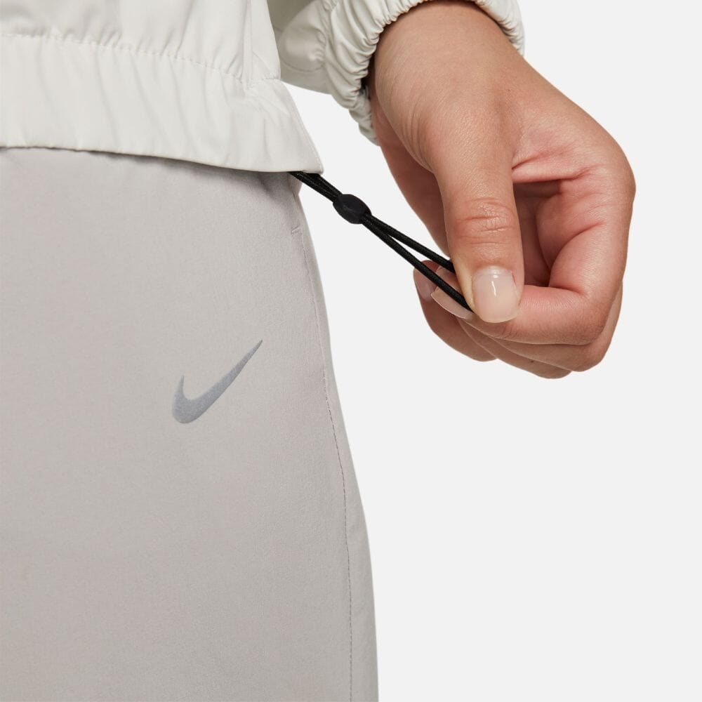 Nike Women's Storm FIT Swift Running Jacket - Lightweight Waterproof Windbreaker for Outdoor Jogging & Hiking - Perfect for Cold Weather Training & Rainy Day Workouts