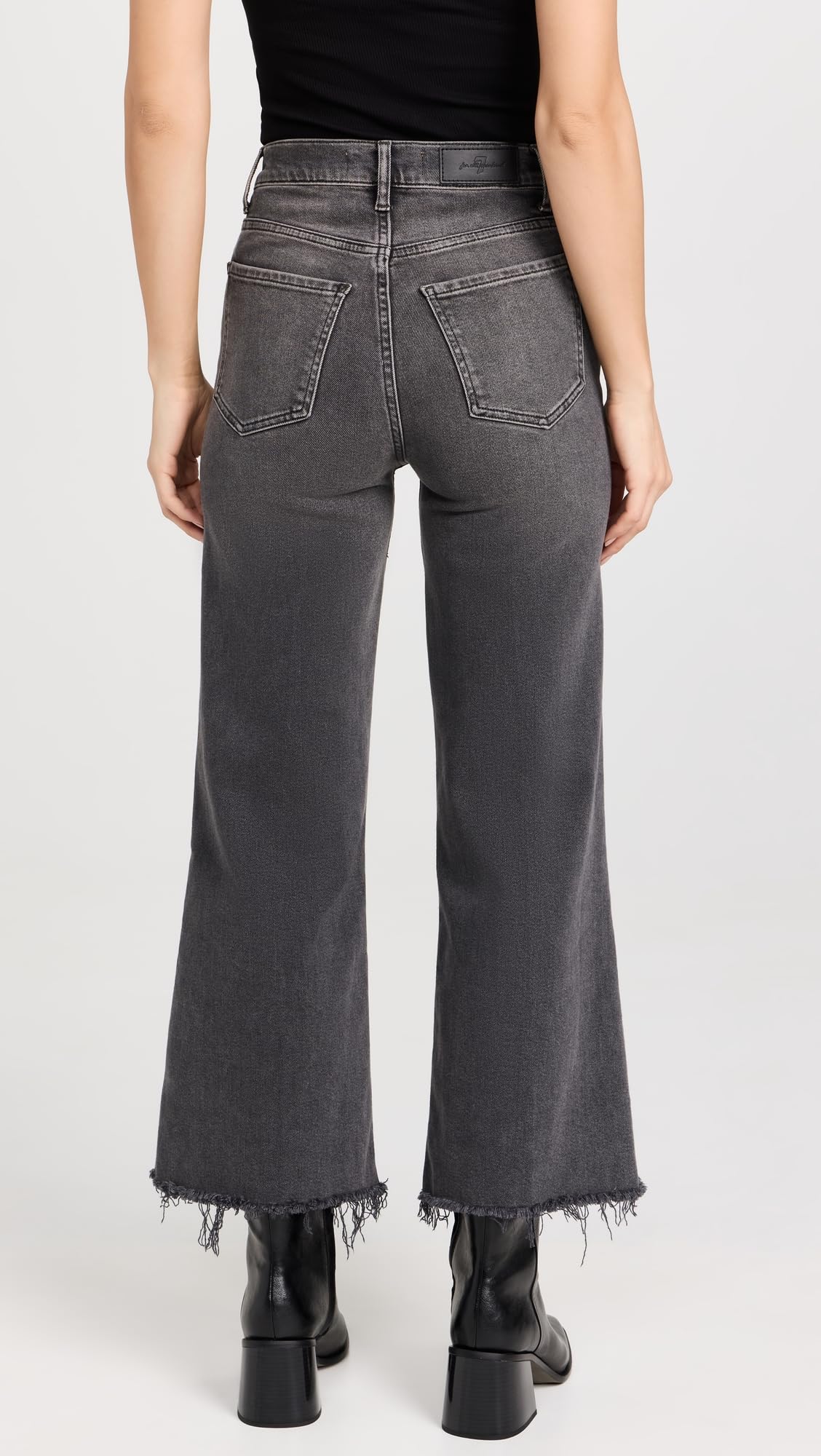 7 For All Mankind Women's Ultra High Rise Cropped Jeans - Slimming Stretch Denim Pants for Casual & Night Out | Perfect for Date Nights, Brunch & Weekend Wear