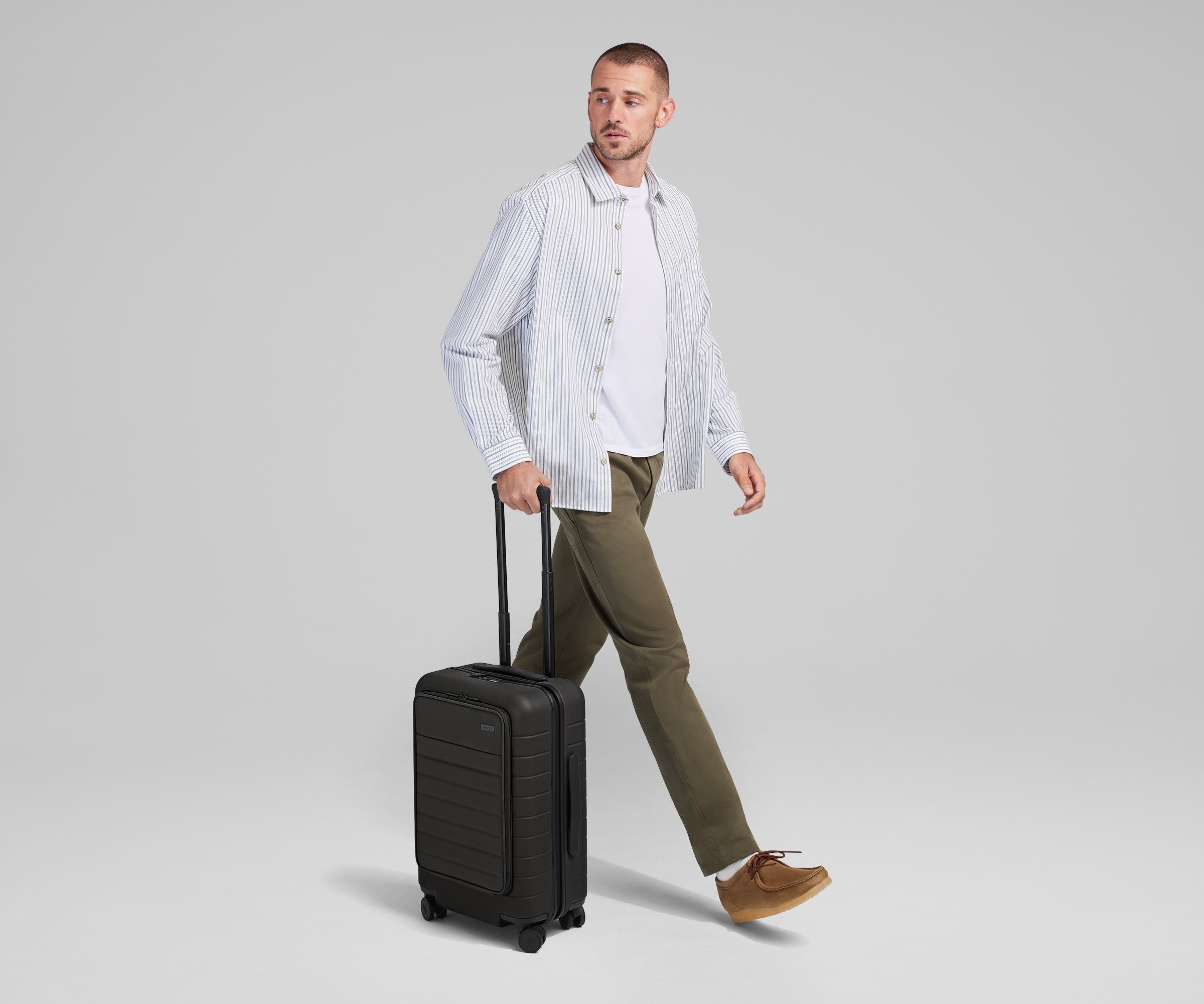 Premium Jet Black Executive Carry-On Luggage - Lightweight & Durable for Business Travel & Weekend Getaways