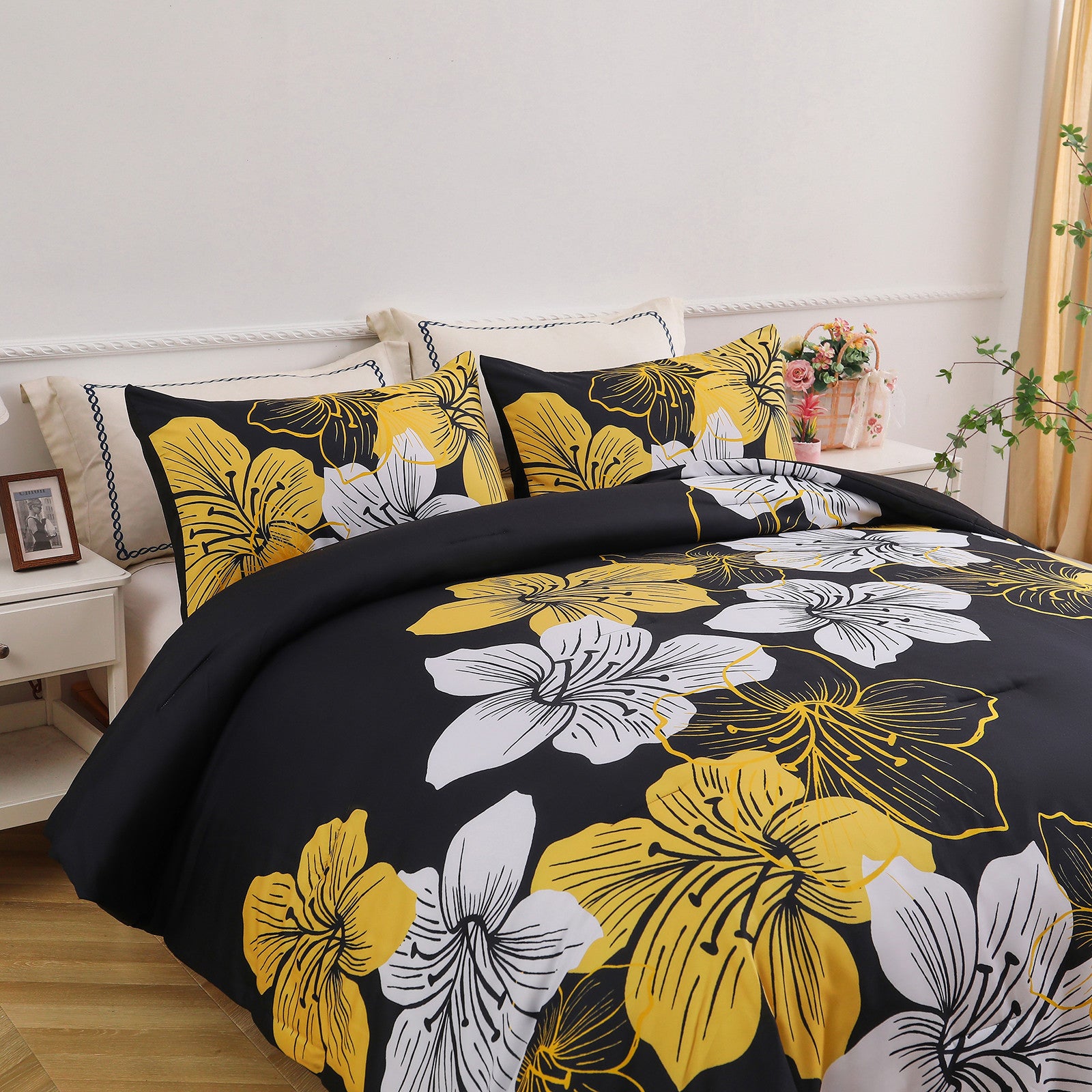 Luxury King Comforter Set - Black & Gold Floral 3-Piece Bedding Set | Ultra Soft Microfiber for All Seasons | Perfect for Master Bedroom, Guest Room & Hotel Decor