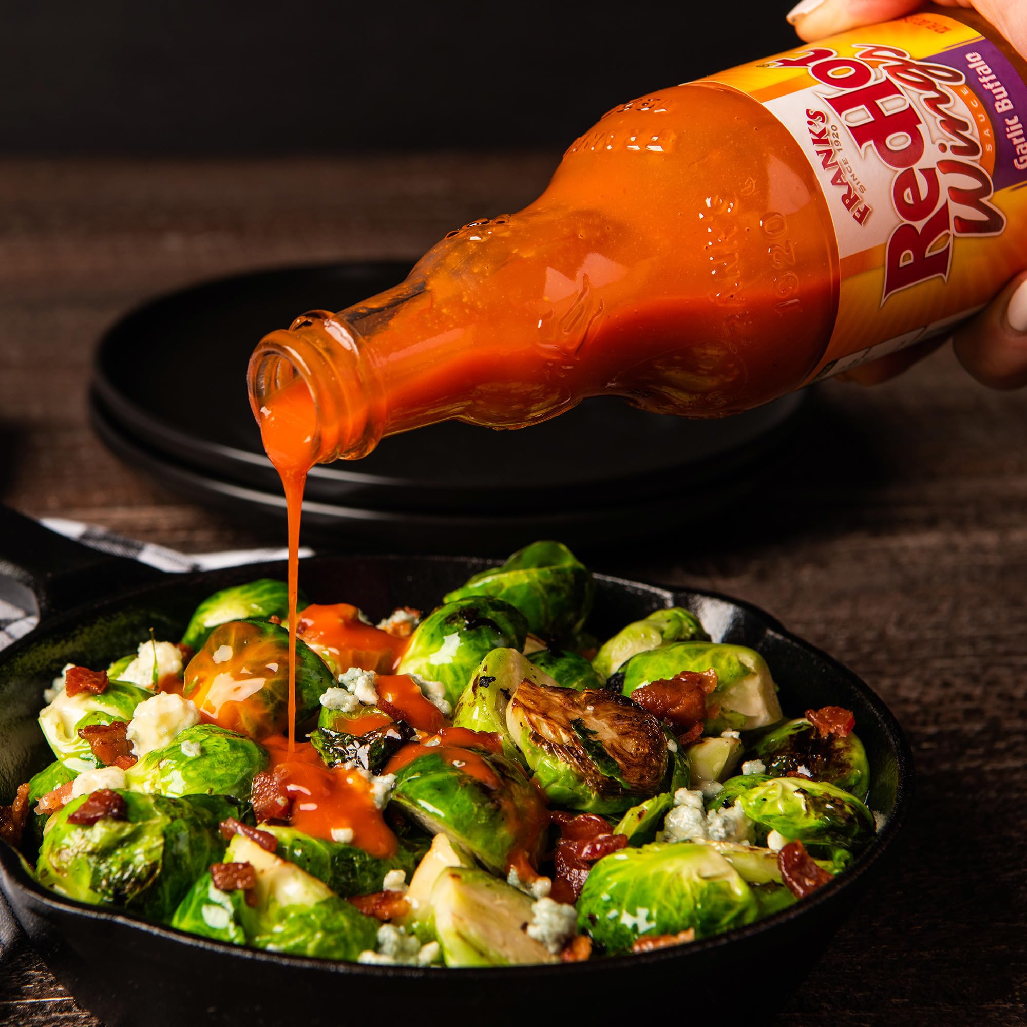 Frank's RedHot Garlic Buffalo Wings Hot Sauce - 12 fl oz Bottle | Spicy Garlic Wing Sauce for Chicken, Pizza & Dips | Perfect for Game Day, BBQs & Party Snacks