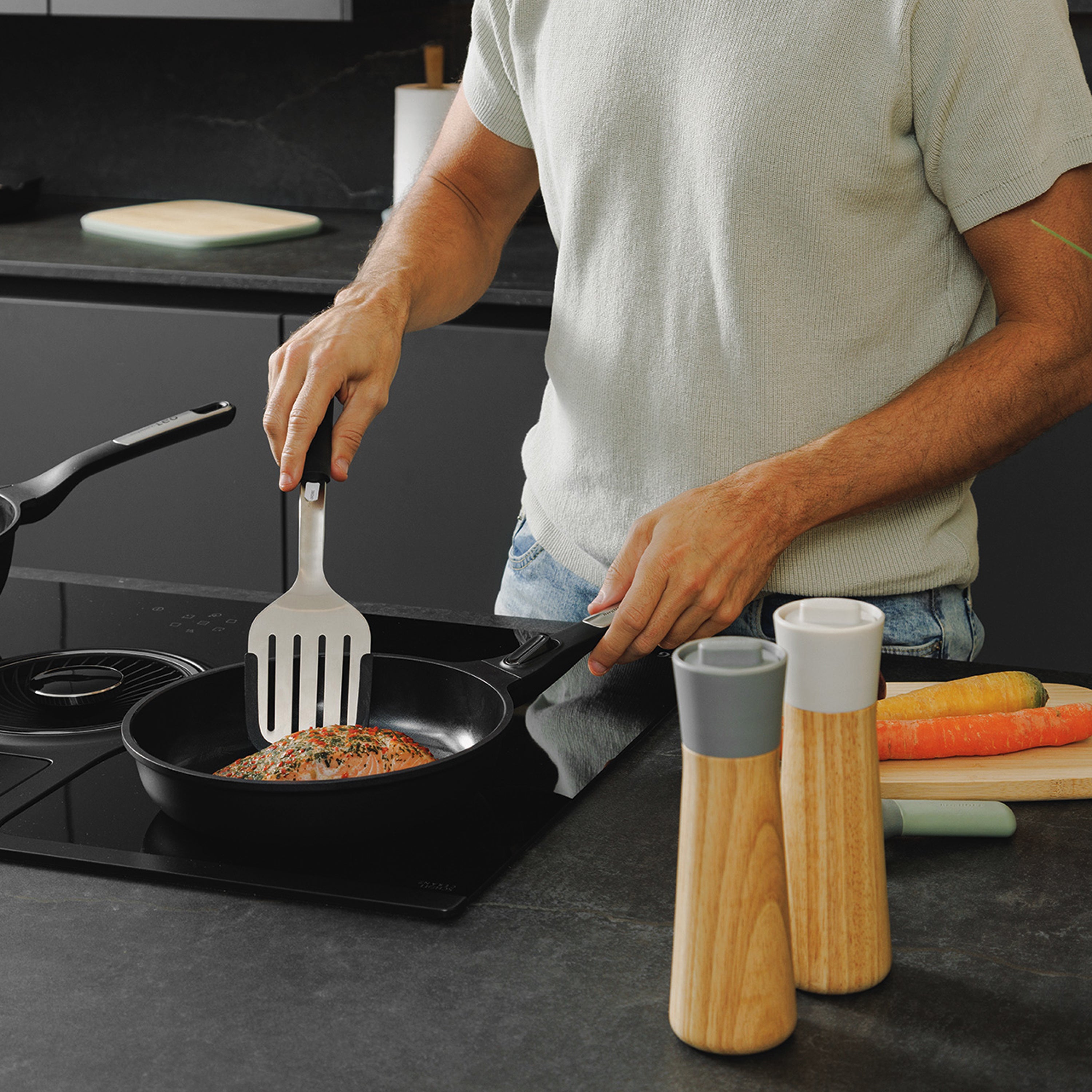 BergHOFF Leo Phantom Nonstick Ceramic 12.75-Inch Fry Pan | Eco-Friendly Recycled Aluminum | Induction Compatible | Perfect for Sautéing, Frying & Omelets | PFOA-Free Cookware for Healthy Cooking