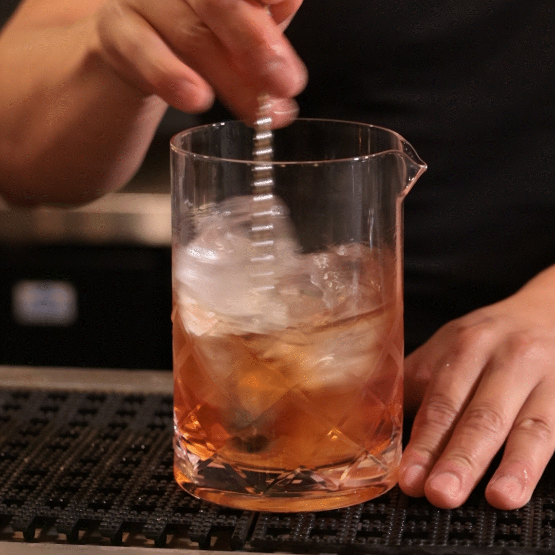 YARAI® Premium Seamless Mixing Glass - Extra Large 800ml (28oz) with Flat Base - Perfect for Cocktail Making, Home Bar & Professional Bartending