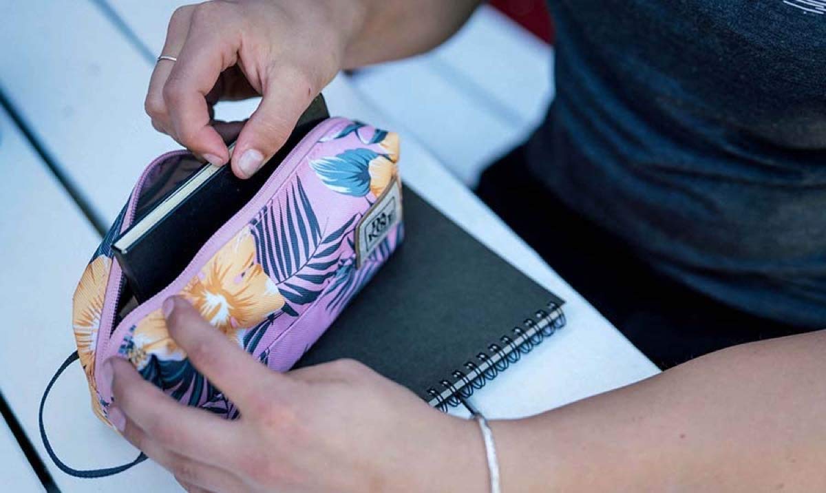 Dakine Carbon Accessory Case - Organize School Supplies, Stationery & Travel Essentials - Compact Pouch for Students, Office & Daily Use