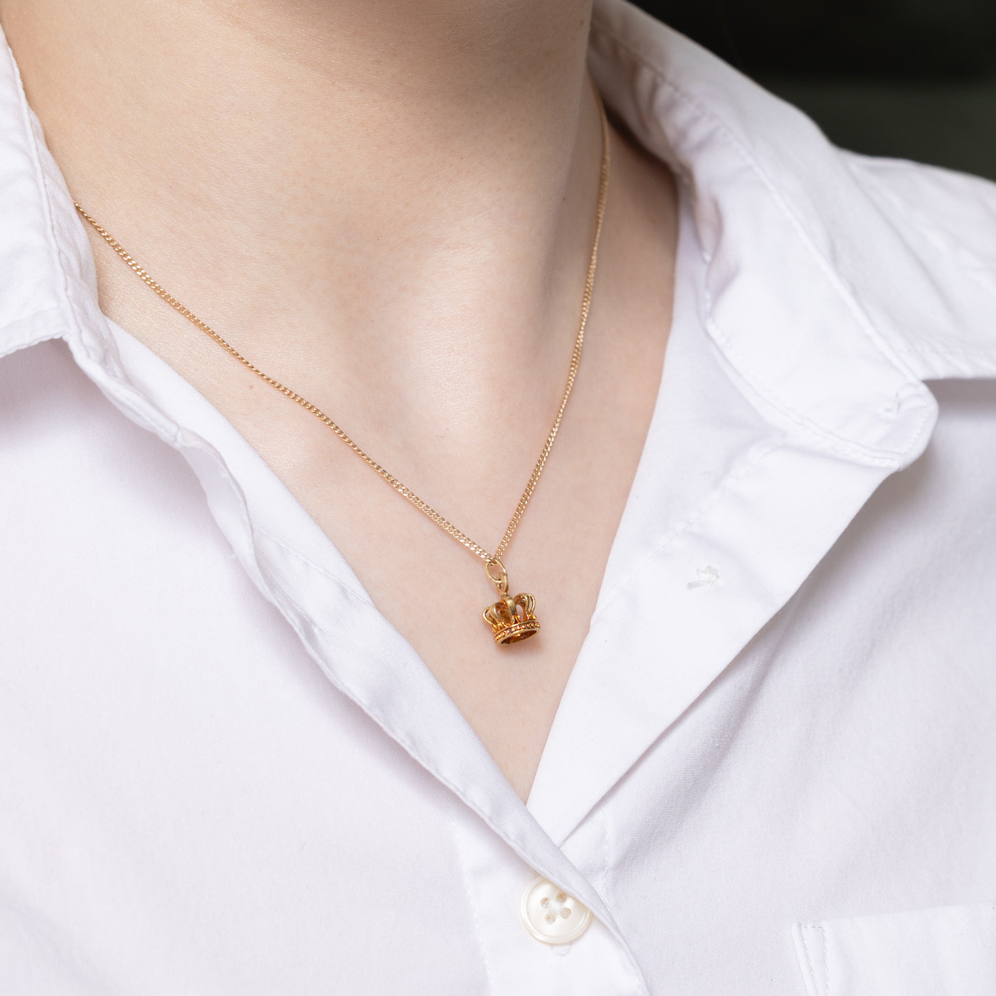 Vintage Italian 18K Yellow Gold Crown Charm Pendant - Elegant Jewelry Gift for Women - Perfect for Necklaces, Bracelets & Special Occasions