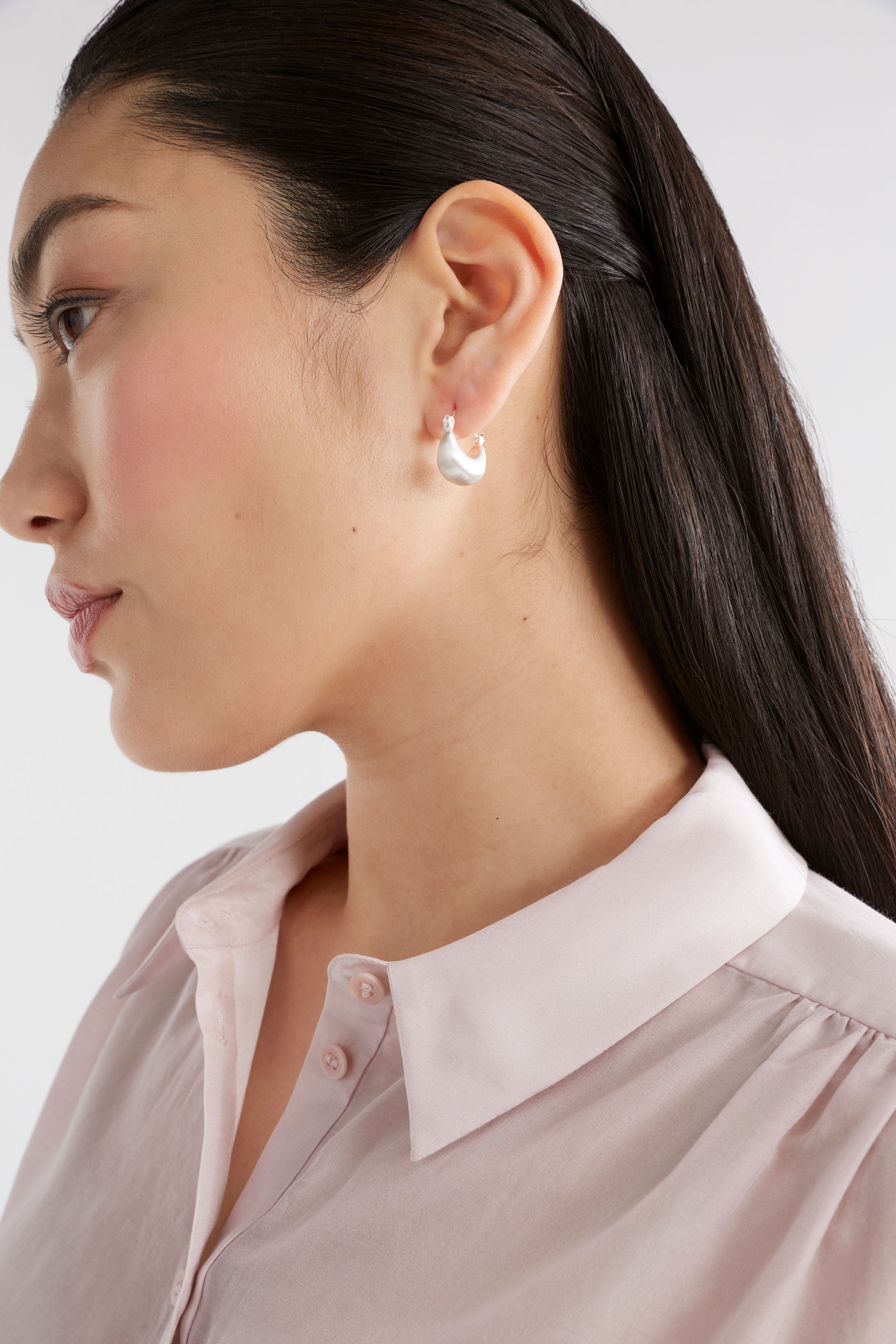 Ellik Short Hoop Earrings for Women - 14K Gold Plated Small Huggie Hoops - Minimalist Everyday Jewelry for Work, Date Night & Casual Outfits