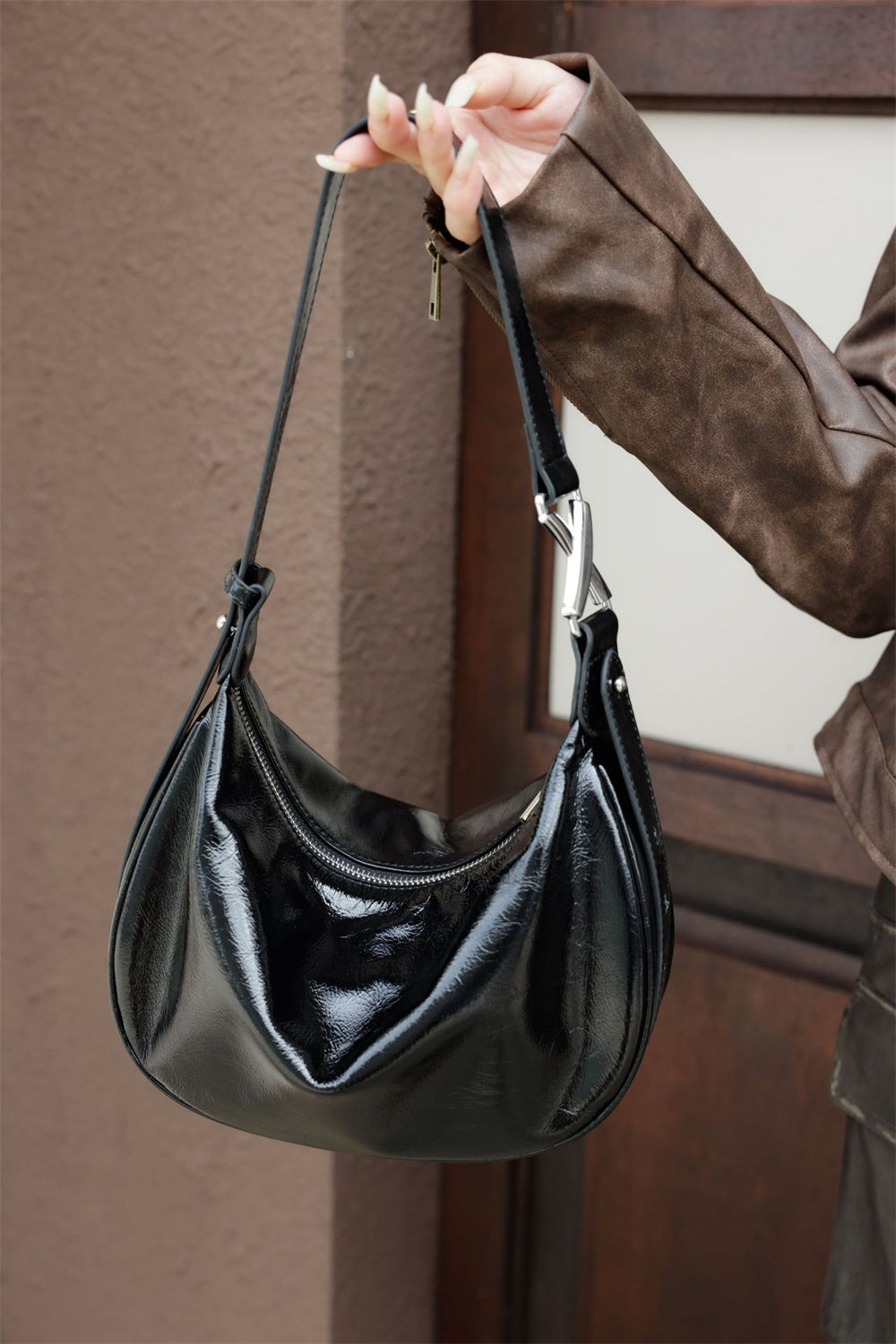Stylish Women's Curved Shoulder Bag - Fashionable Crossbody Purse for Daily Use, Work, and Travel