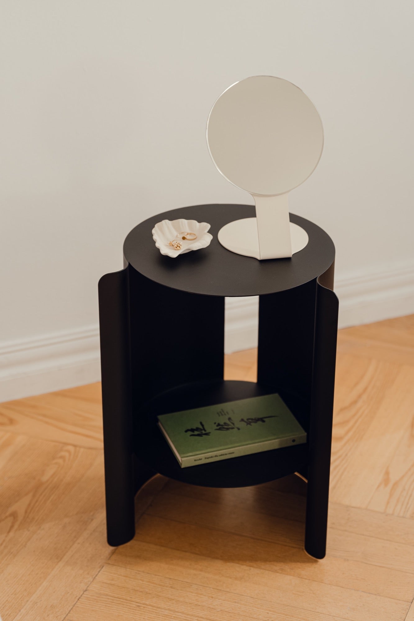 Wa Side Table - Modern Tomato Red End Table for Living Room, Bedroom & Office - Small Accent Table with Sturdy Metal Frame & Wooden Top