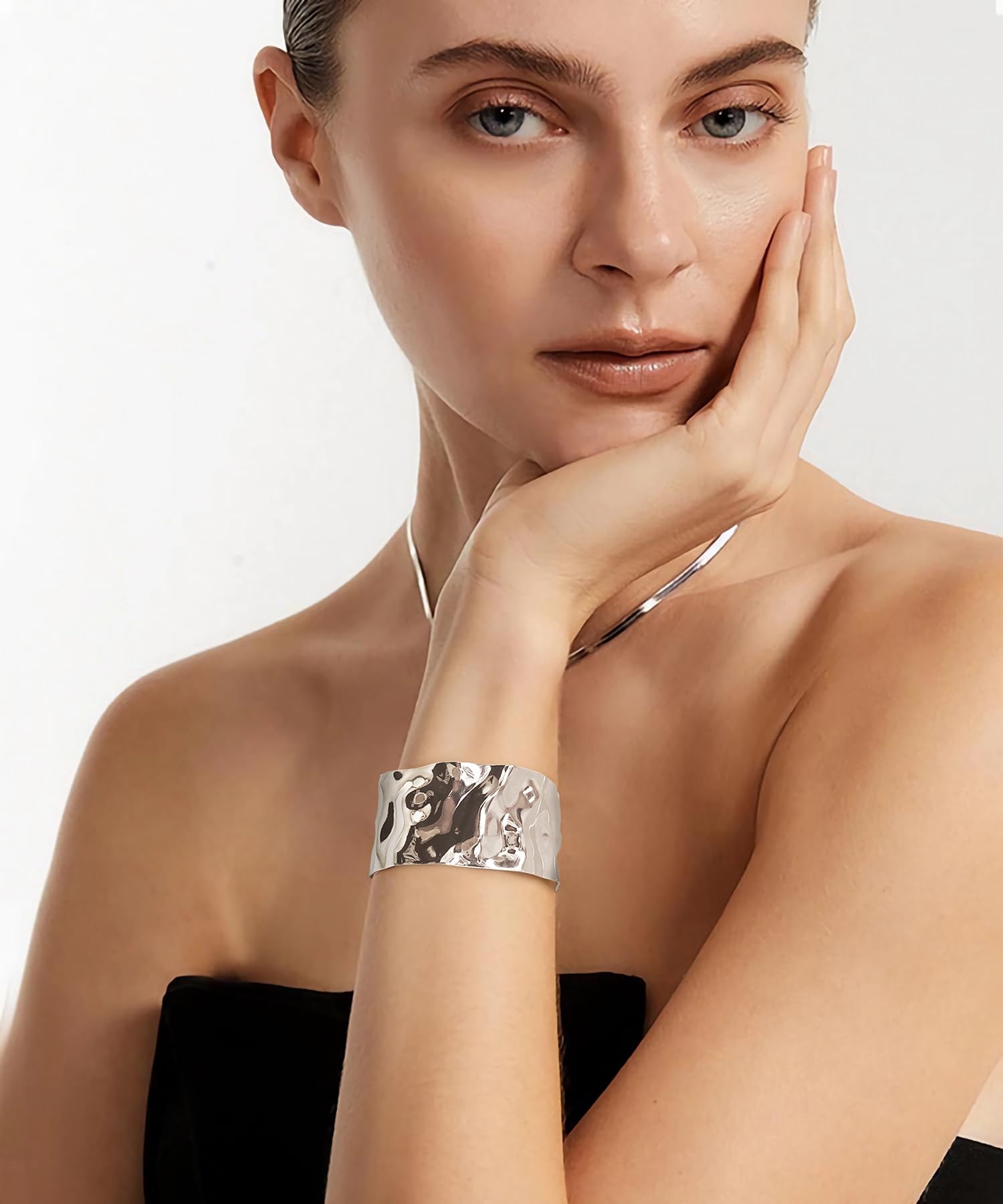 WOWORAMA Hammered Chunky Cuff Bracelets for Women - Vintage Boho Wide Bangle Bracelets in Gold & Silver - Irregular Statement Arm Cuff Jewelry for Casual Wear, Parties & Boho Fashion