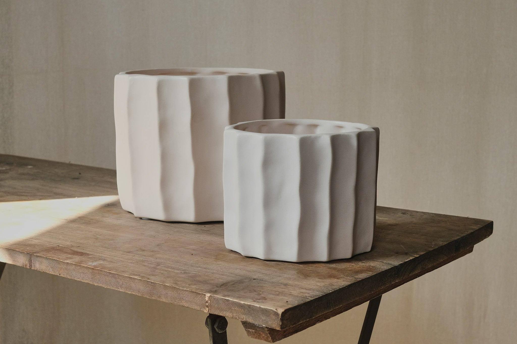 White Ribbed Plant Pots - 16cm, 20cm, 22cm Diameter - Perfect for Indoor Herb Garden, Succulent Arrangements & Home Decor