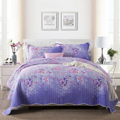 A Blooming Dream: The Story of Emma and the Floral Quilt Set