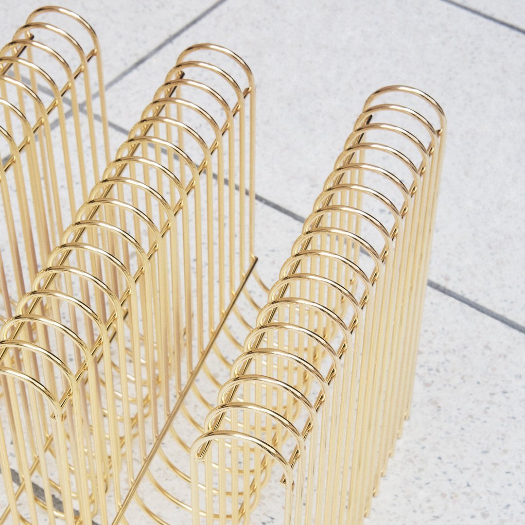 Curved Magazine Holder - Modern Wire Rack for Books & Newspapers - Perfect for Living Room, Office, or Bedroom Organization