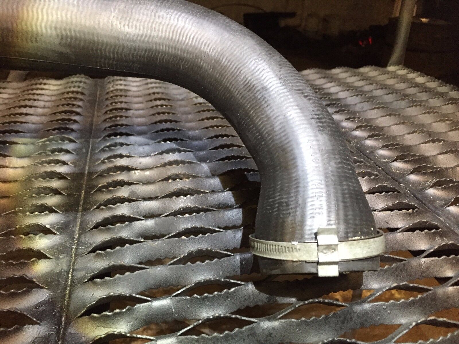 Volvo S40 T5 2.5 Turbo Intercooler Tube Hose Line Pipe OEM Replacement for 2005-2011 Models - Perfect for Turbo Performance Upgrades & Engine Maintenance