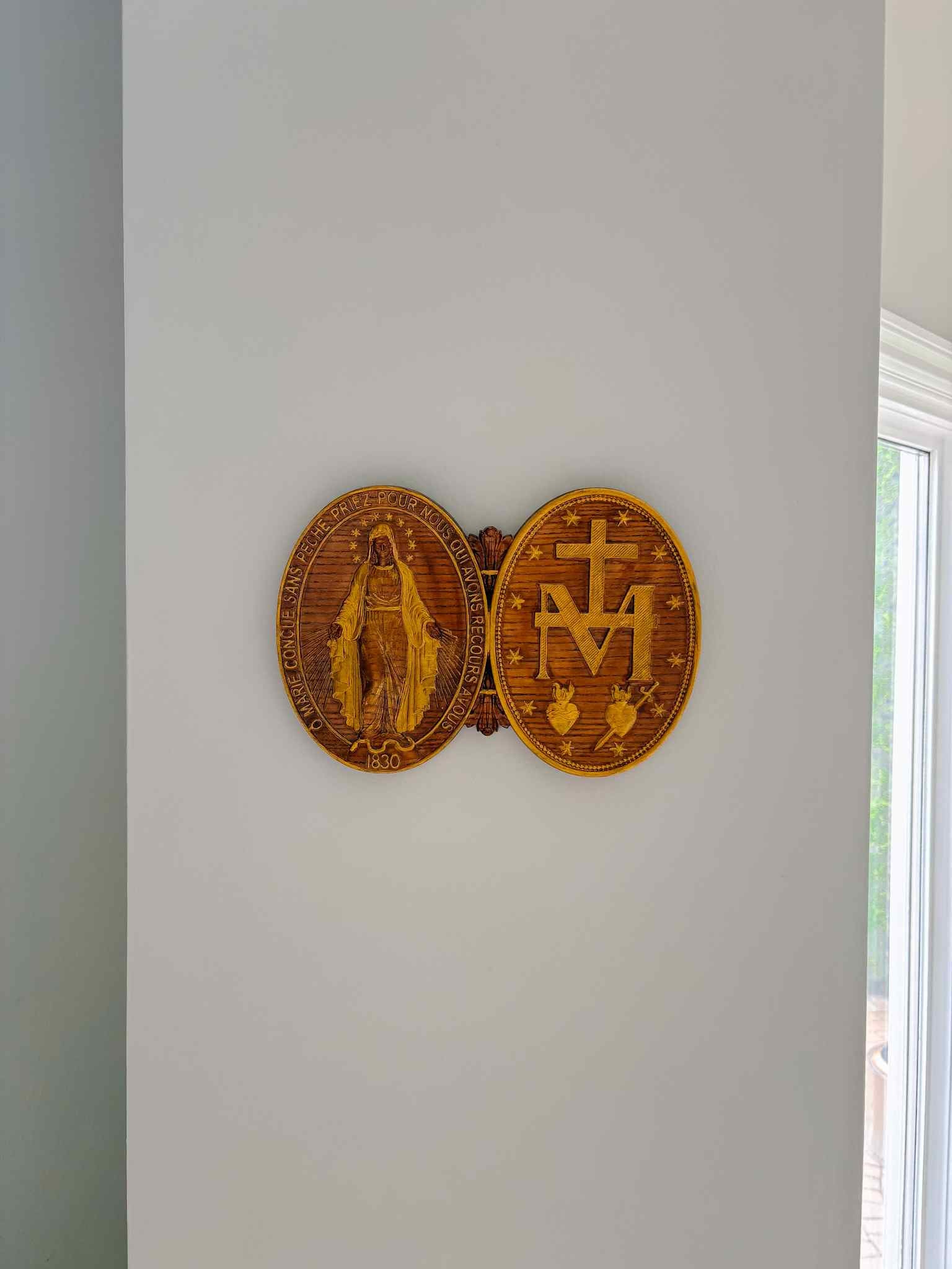 Beautiful Miraculous Medal Wooden Plaque - Religious Home Decor for Wall Display - Perfect for Prayer Rooms, Gifts & Catholic Devotion