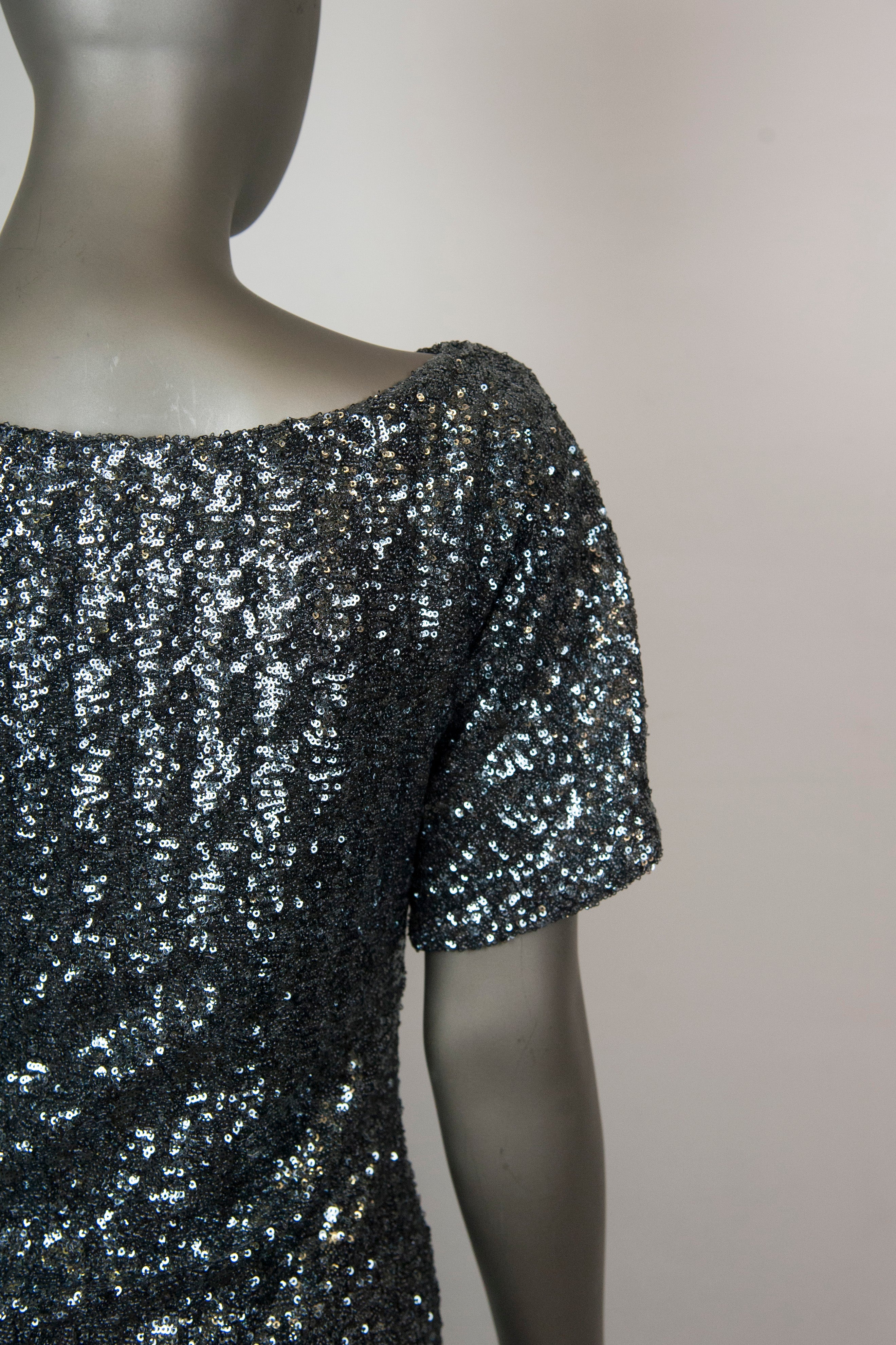 N°21 Silver Sequin Short Sleeve Dress Size 40 - Perfect for Evening Parties, Cocktail Events & Special Occasions