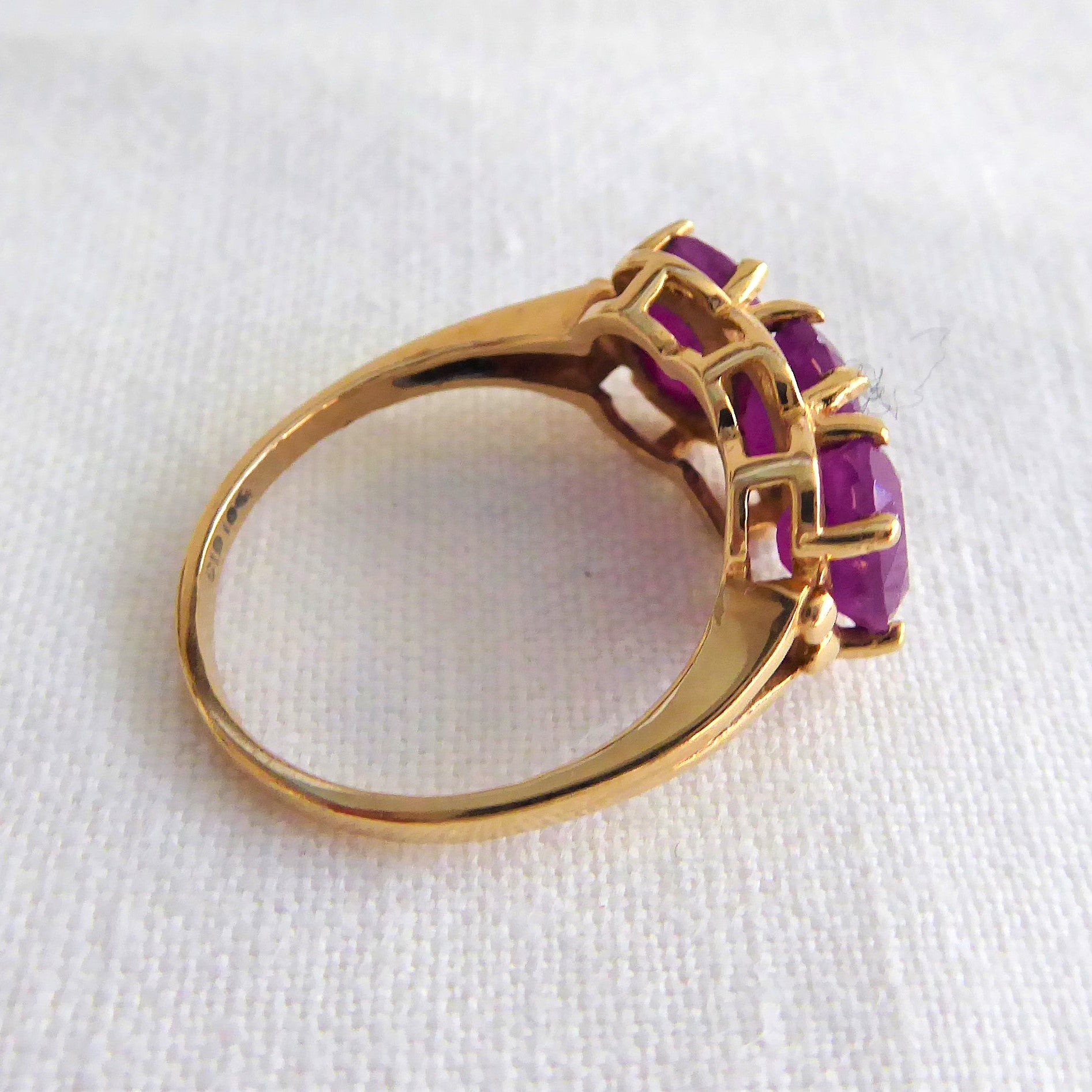 3 Carat Oval Ruby Ring in 10k Gold - Vintage 1970s Wedding, Engagement & July Birthstone Jewelry - Perfect for Anniversaries, Proposals & Special Occasions