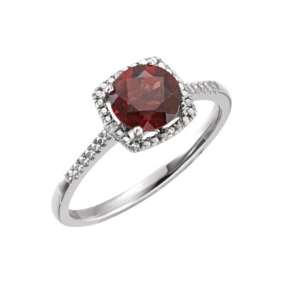A Timeless Promise: The Story of the Mozambique Garnet Diamond Ring