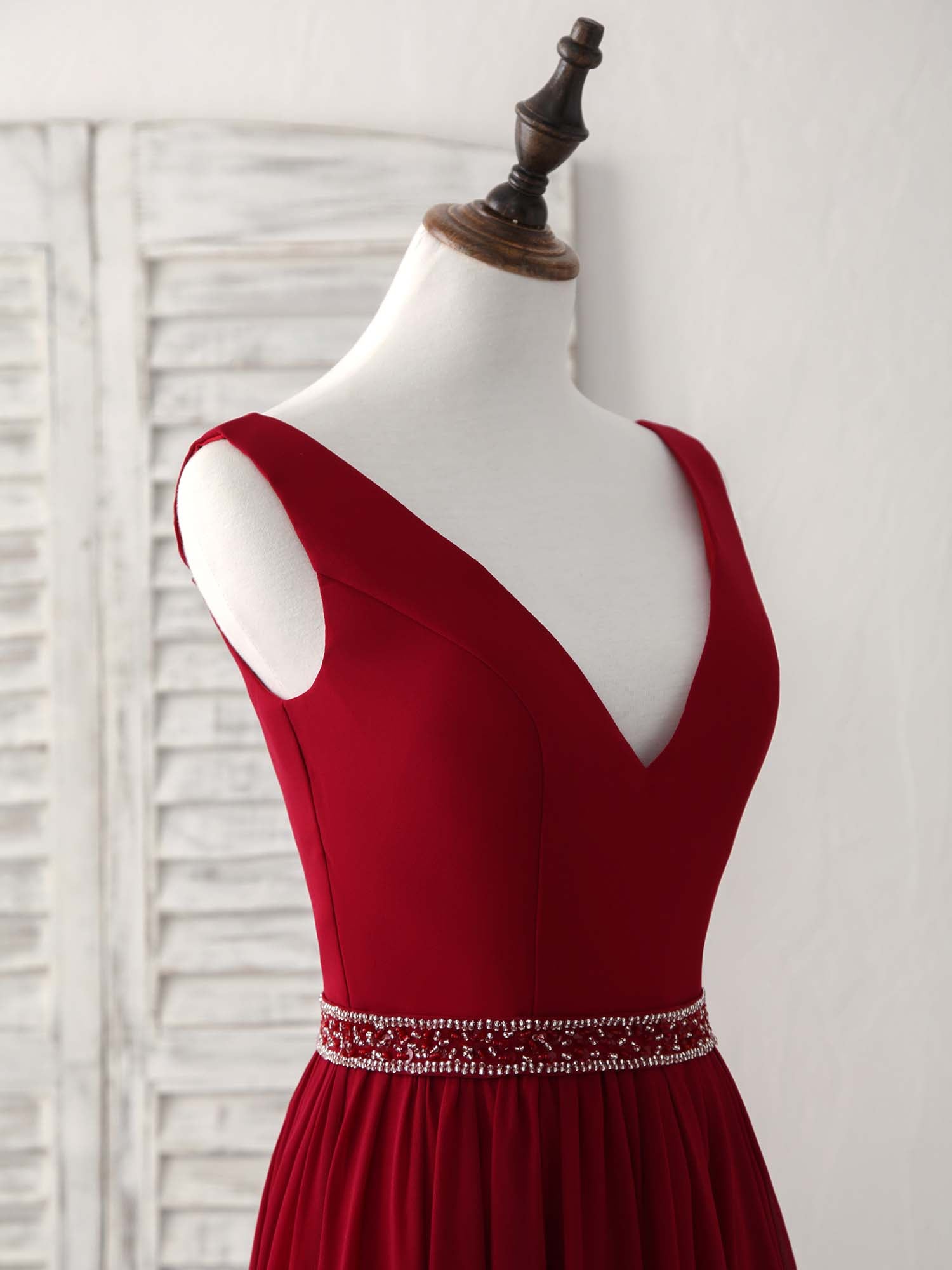 Elegant Burgundy Chiffon V-Neck Beaded Long Prom Dress for Women - Perfect for Evening Gala, Formal Party & Special Occasions
