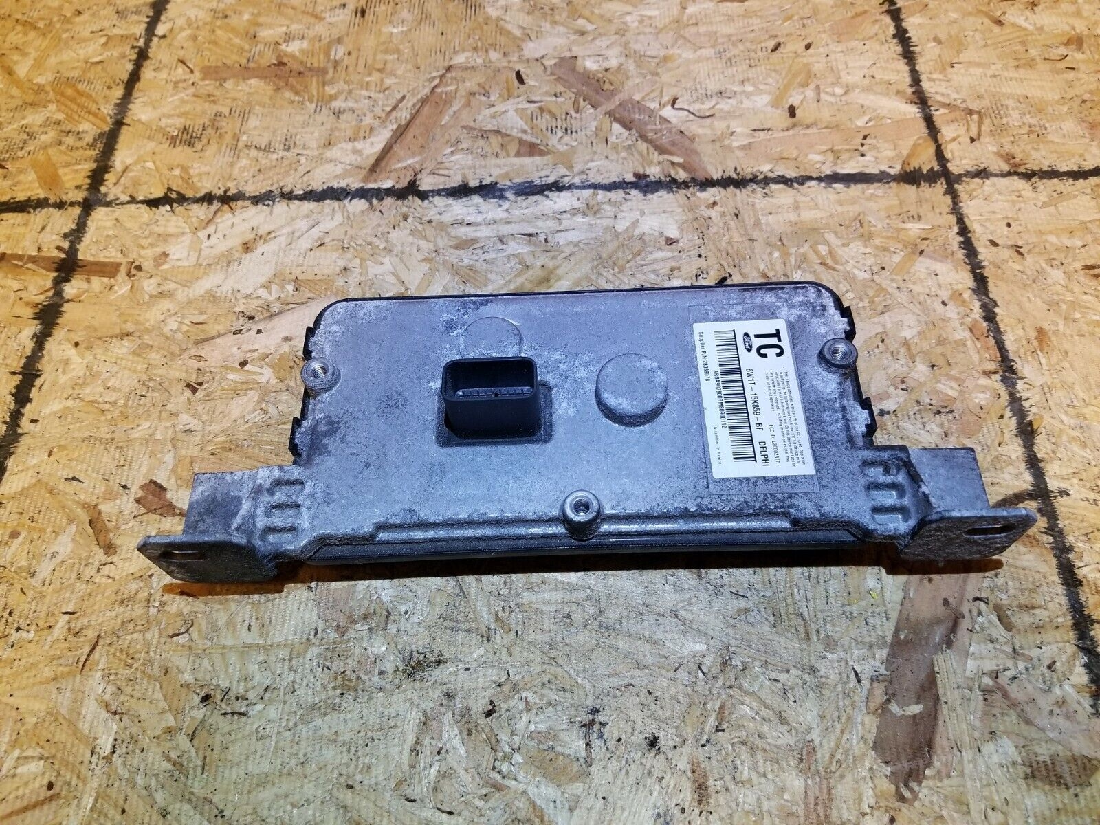 2006-2011 Lincoln Town Car Parking Assist Module 6W1T-15K859-BF OEM Replacement - Perfect for Parallel Parking & Tight Spaces