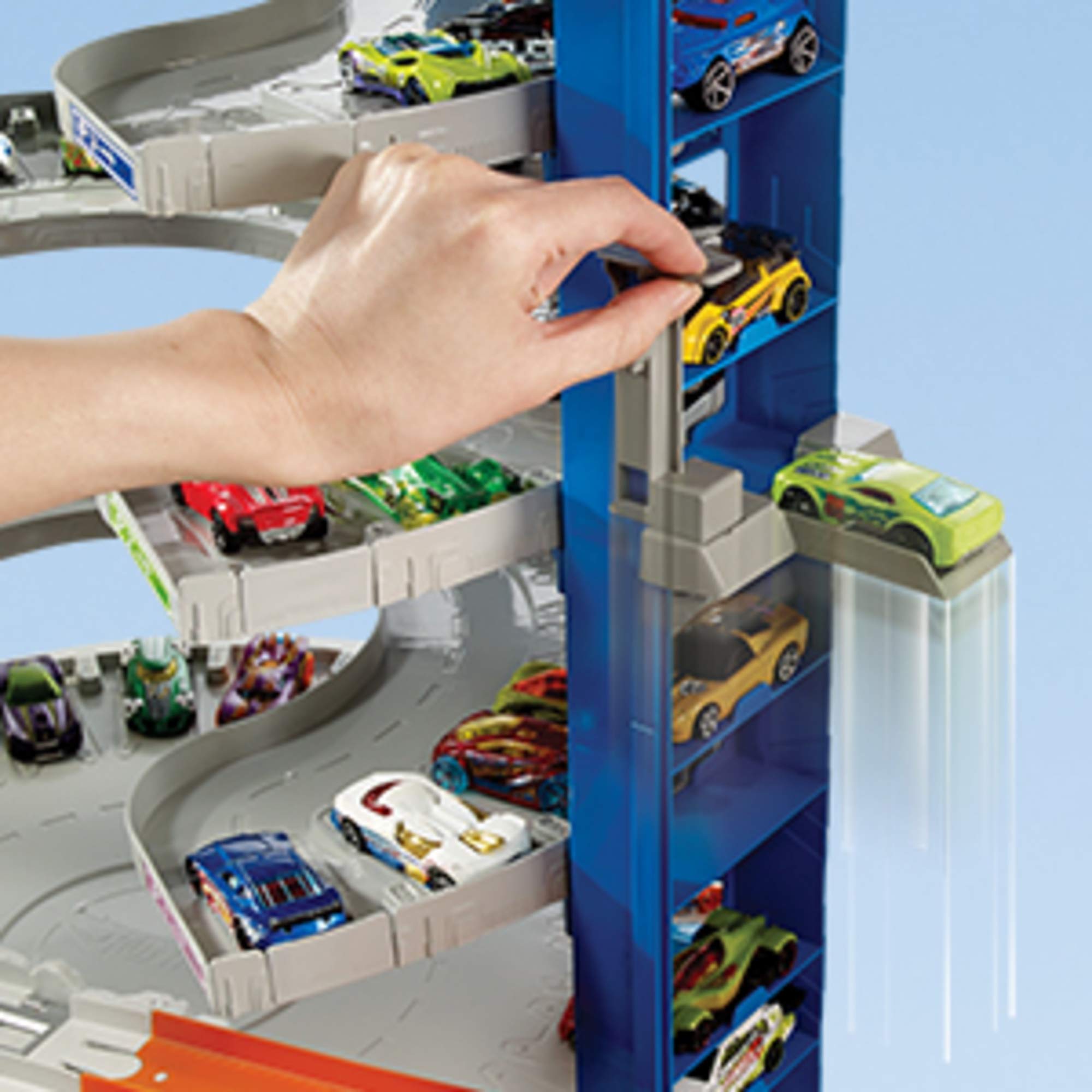 Hot Wheels Super Ultimate Garage Toy Car Track Set with 4 1:64 Scale Die-Cast Cars | 3+ Feet Tall Playset with Motorized Gorilla & Storage for 140 Cars | Amazon Exclusive | Perfect for Kids' Birthday Gifts & Racing Playtime