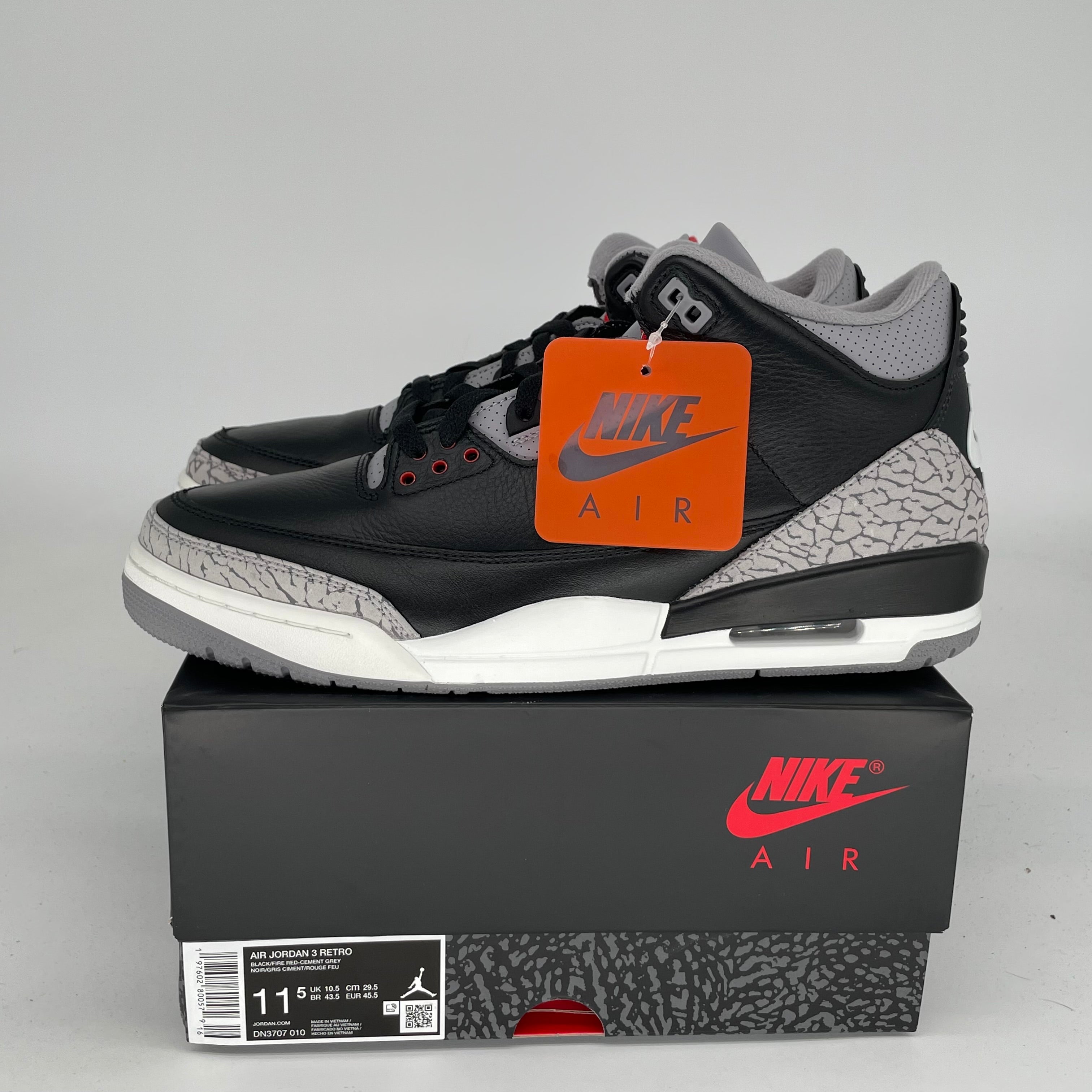 Original Title: AIR JORDAN 3 BLACK CEMENT SIZE 11.5 DN3707 010   Optimized Title: **Air Jordan 3 Retro Black Cement Men's Basketball Shoes Size 11.5 DN3707-010 - Stylish Sneakers for Streetwear & Casual Outfits**