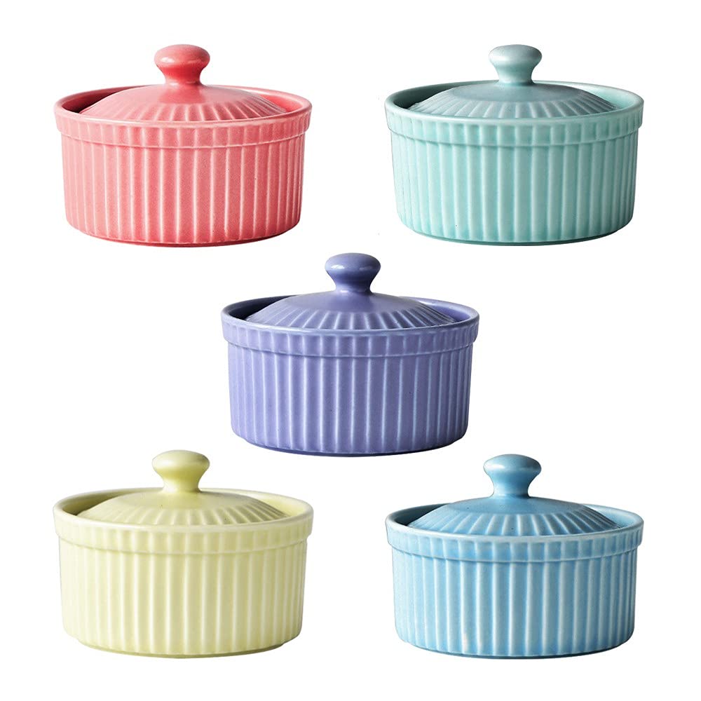 Meltset 5.5 Oz Ceramic Ramekins with Lids - Oven Safe Porcelain Baking Bowls for Soufflé, Crème Brûlée, Lava Cake, Ice Cream & Desserts - Perfect for Home Baking, Restaurant Use & Party Serving (Set of 5)