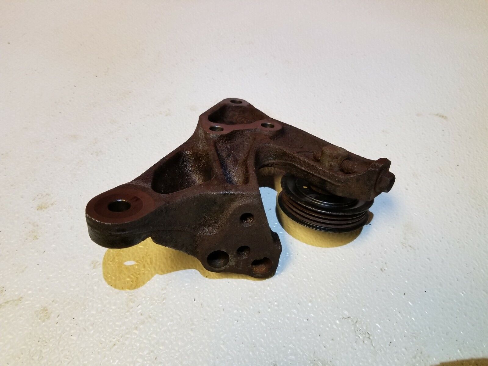 04 05 06 Scion XA 1.5L OEM Pulley with Bracket - Replacement Part for 1NZ-FXE Engine - Perfect for Engine Repair & Performance Upgrades
