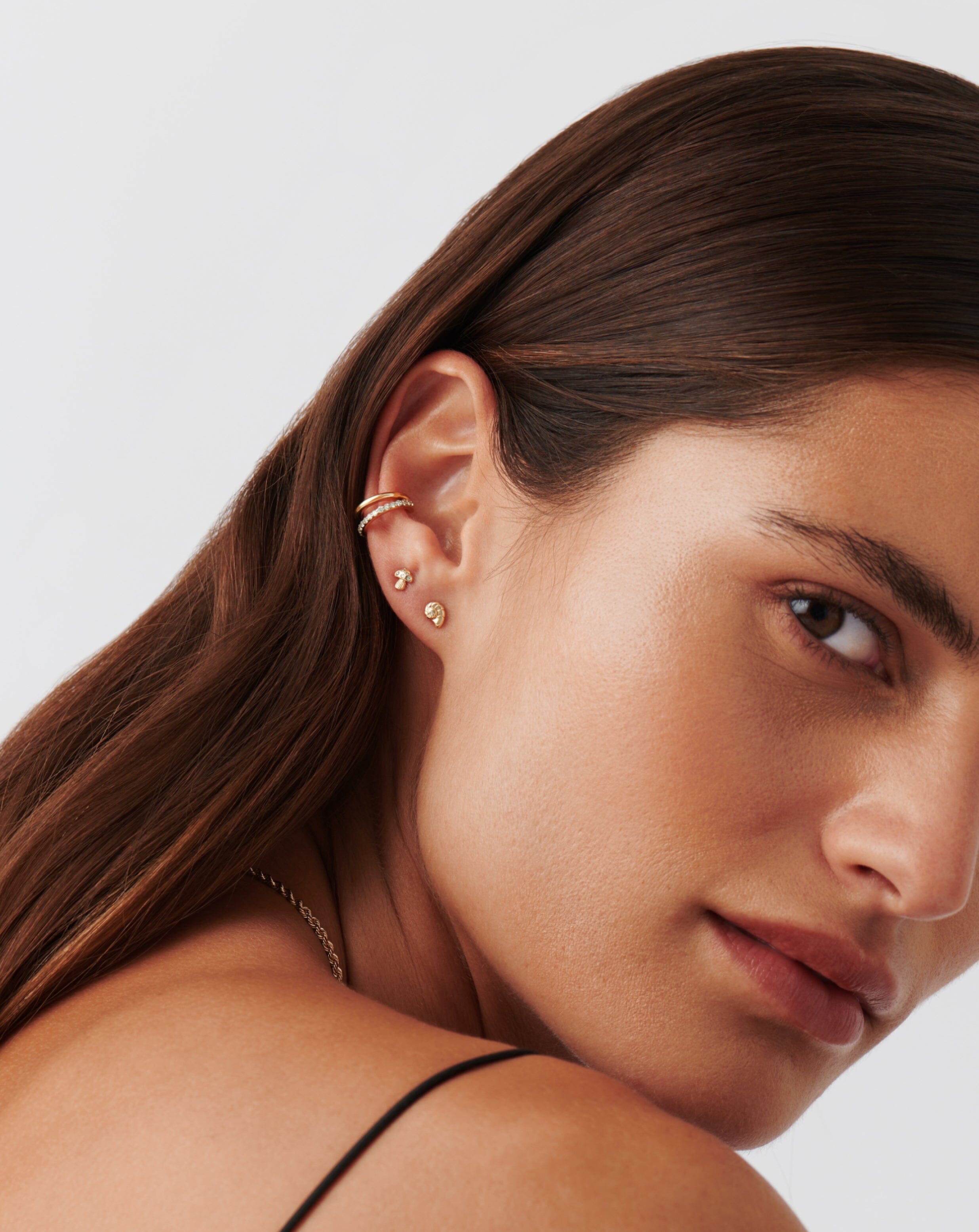 Exquisite Diamond Shell Single Stud Earrings for Women - 14K Gold Plated Elegant Jewelry - Perfect for Weddings, Parties & Everyday Wear