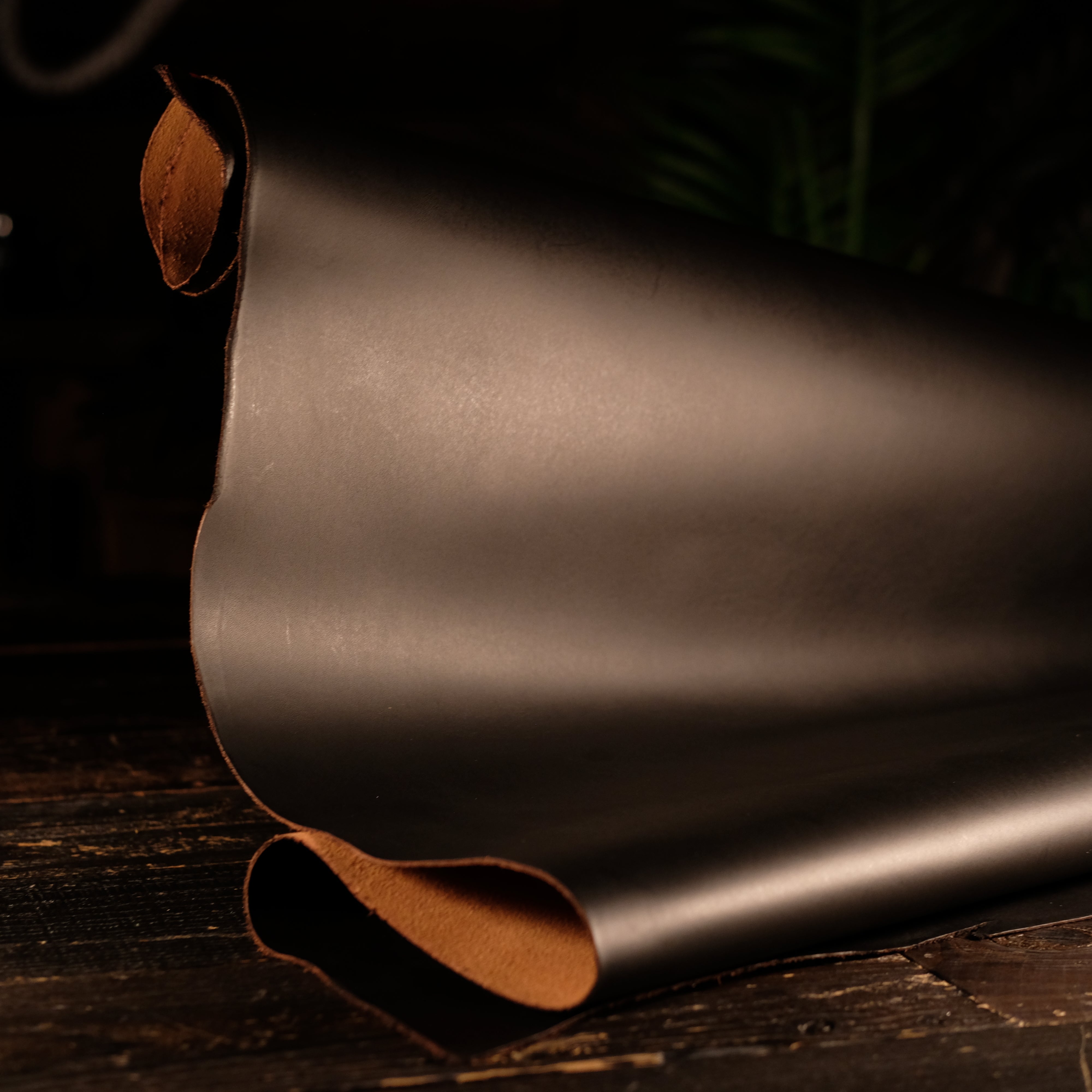 Premium Conceria La Bretagna Black Ghost Tegola 3-4oz Antique Leather - Perfect for Luxury Handbags, Wallets & Leather Crafting Projects