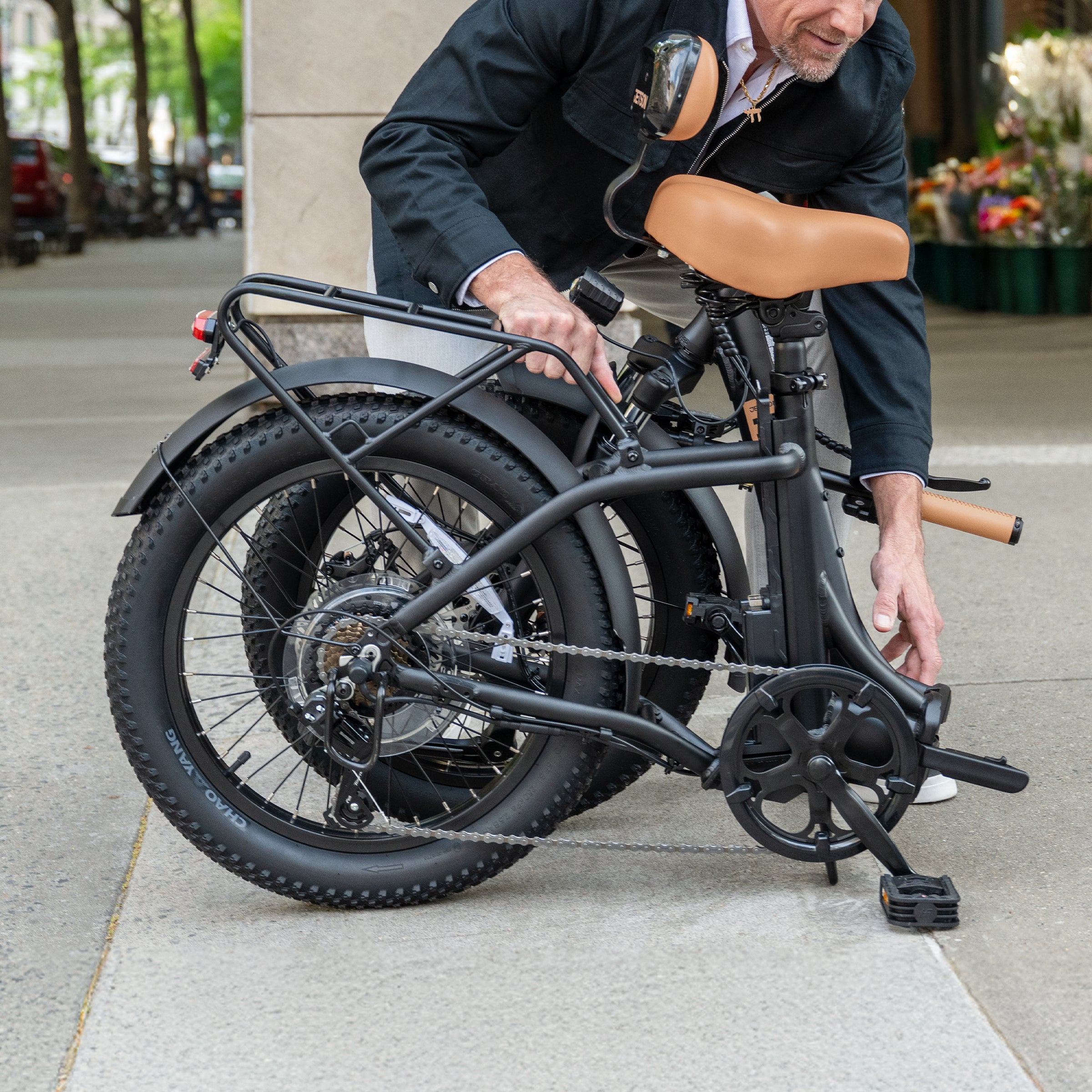 Venture Electric Cruiser Bike - 500W Motor, 20MPH, 40-Mile Range - Perfect for Commuting & Leisure Rides in USA