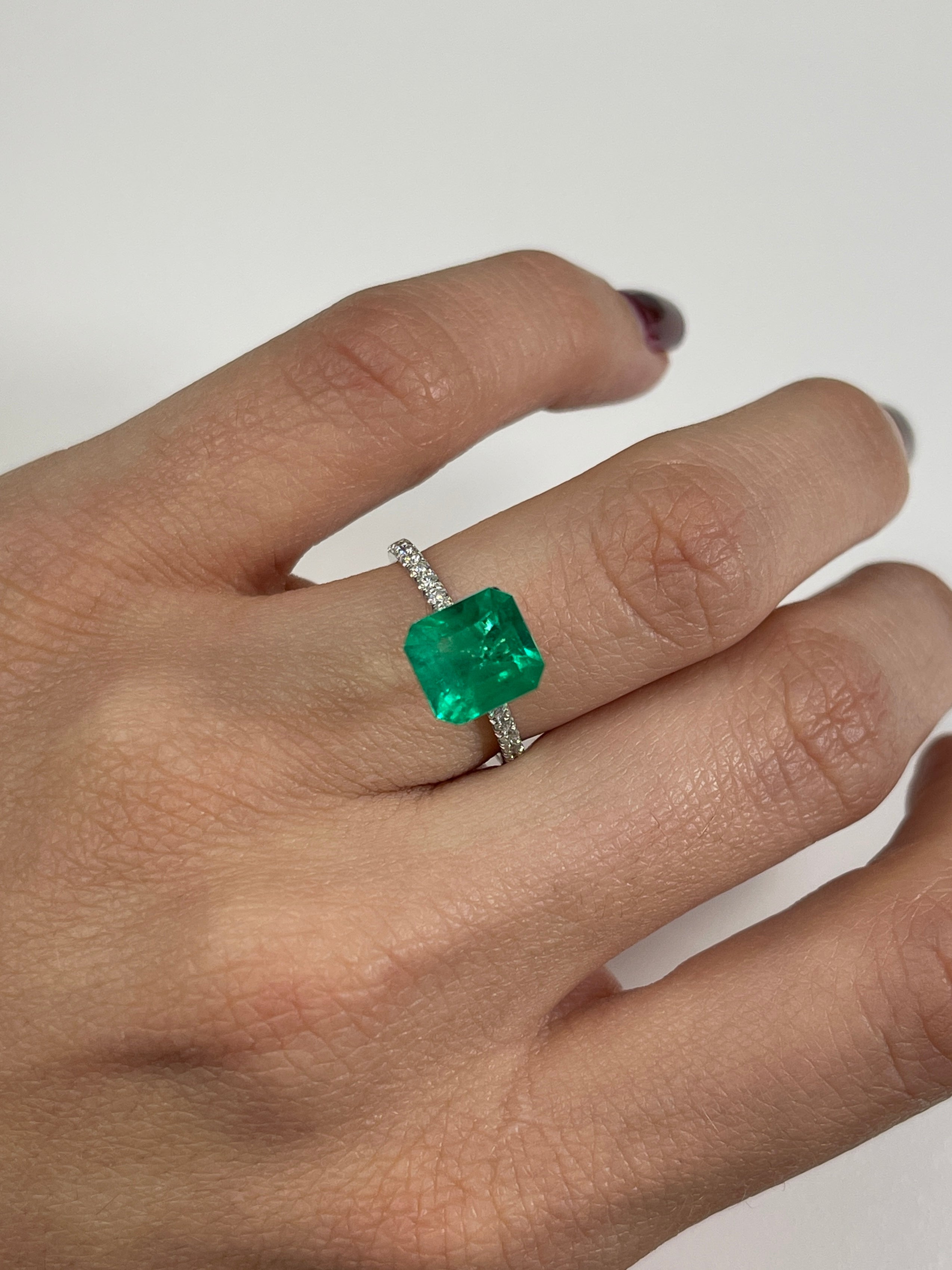 2.90 Carat Vivid Green Natural Loose Colombian Emerald - Emerald Cut Gemstone for Jewelry Making, Engagement Rings & Luxury Gifts