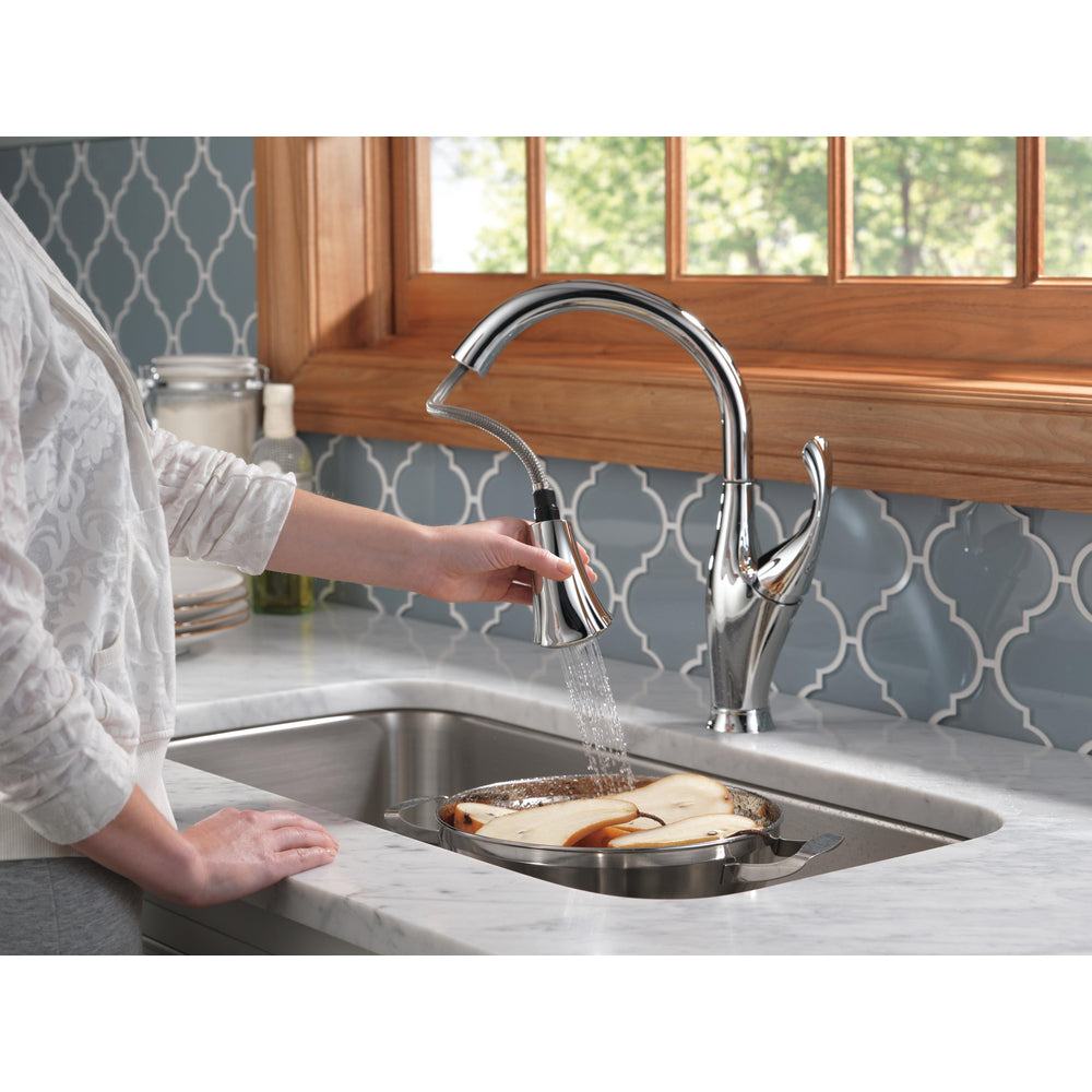 Delta Addison Single-Handle Pull-Down Spray Kitchen Faucet in Chrome (Model 9192 DST) - Perfect for Modern Home Kitchens & Easy Dishwashing