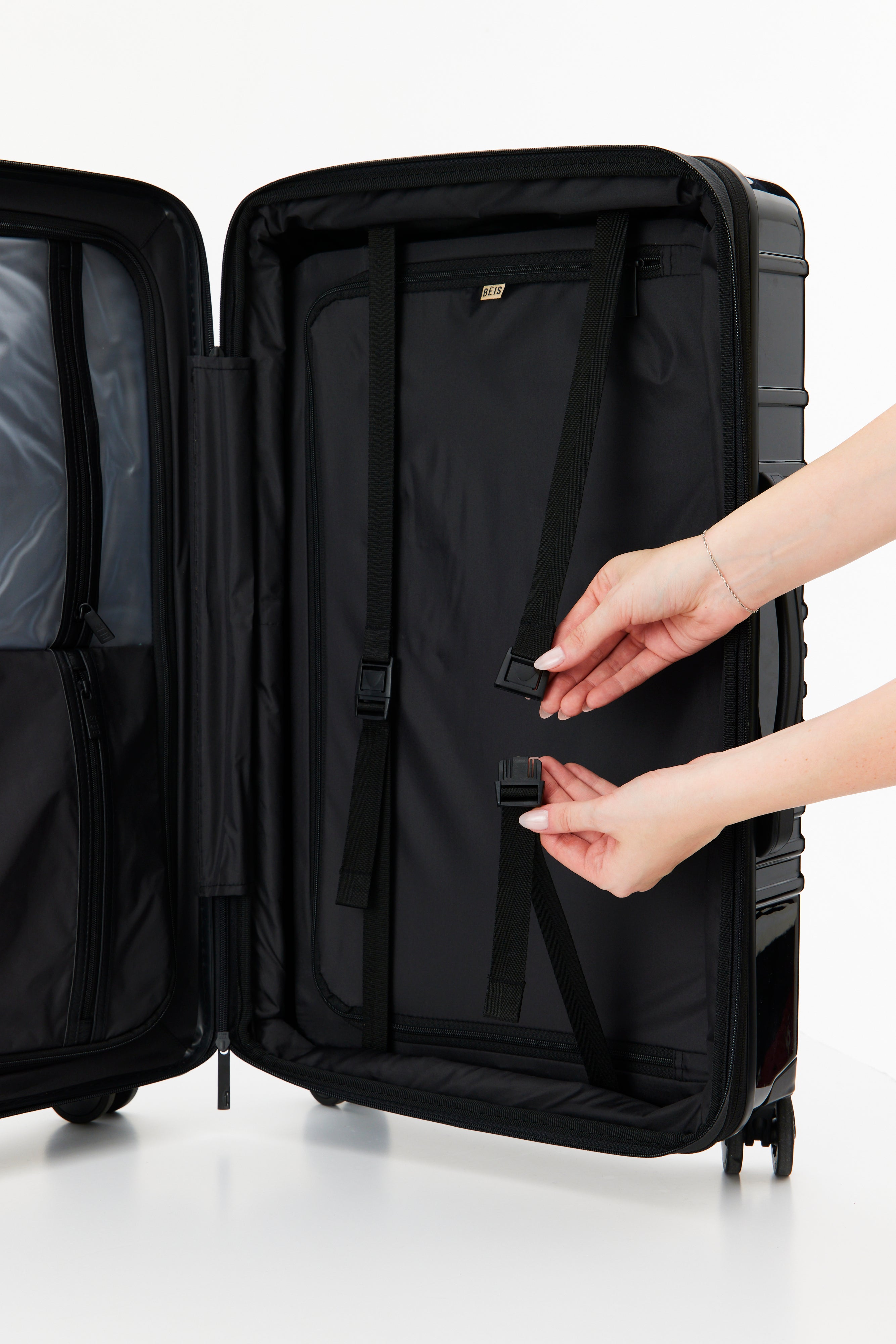 Glossy Black Medium Check-In Roller Luggage - Perfect for Business Travel & Weekend Getaways