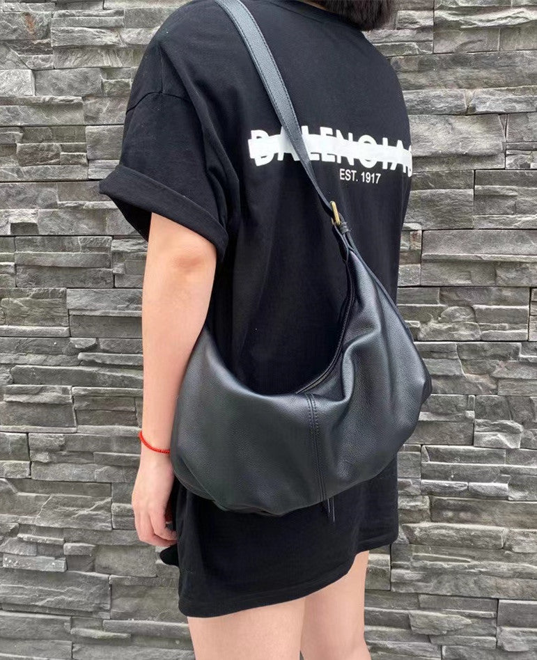 Stylish Curved Shoulder Bag for Women - Fashionable Everyday Crossbody Purse - Perfect for Work, Travel & Shopping