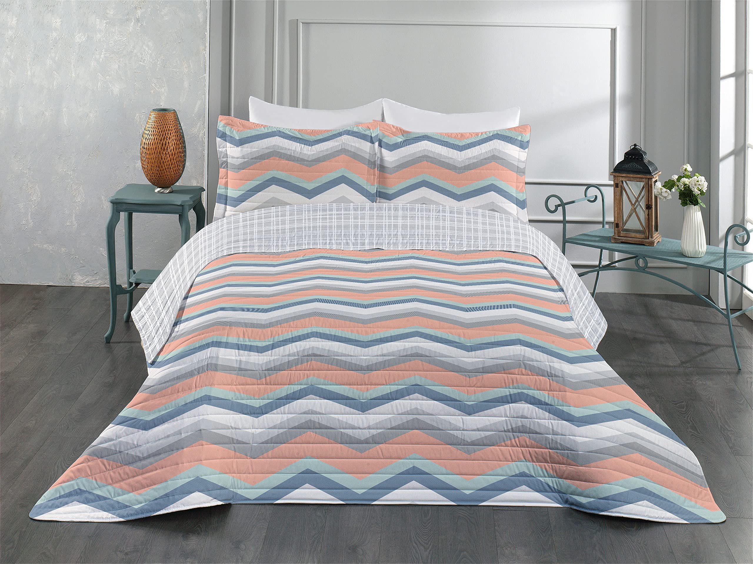 Ambesonne Reversible King Size Bedspread Set - Geometric Chevron Stripes & Zigzag Design, Microfiber Comforter with Pillow Shams in Salmon White | Modern Abstract Bedroom Decor for Master Bedroom or Guest Room