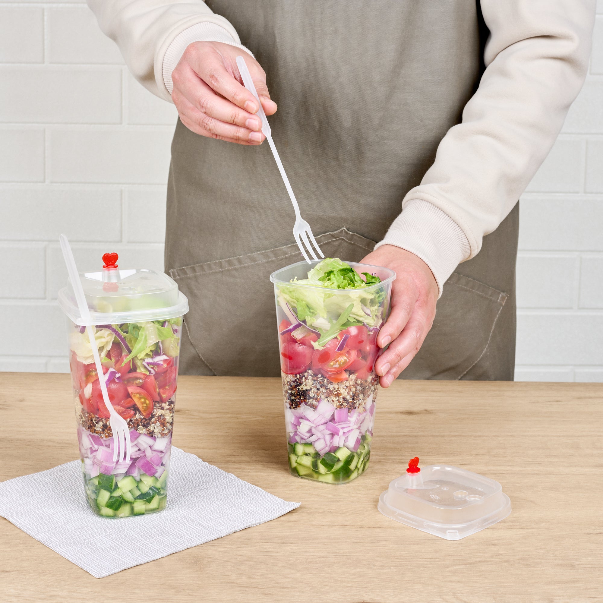 24 oz Clear Plastic Salad To Go Containers with Lids & Forks - 100 Pack | BPA-Free Meal Prep Containers for Office Lunch, Picnics & Takeout Food Storage