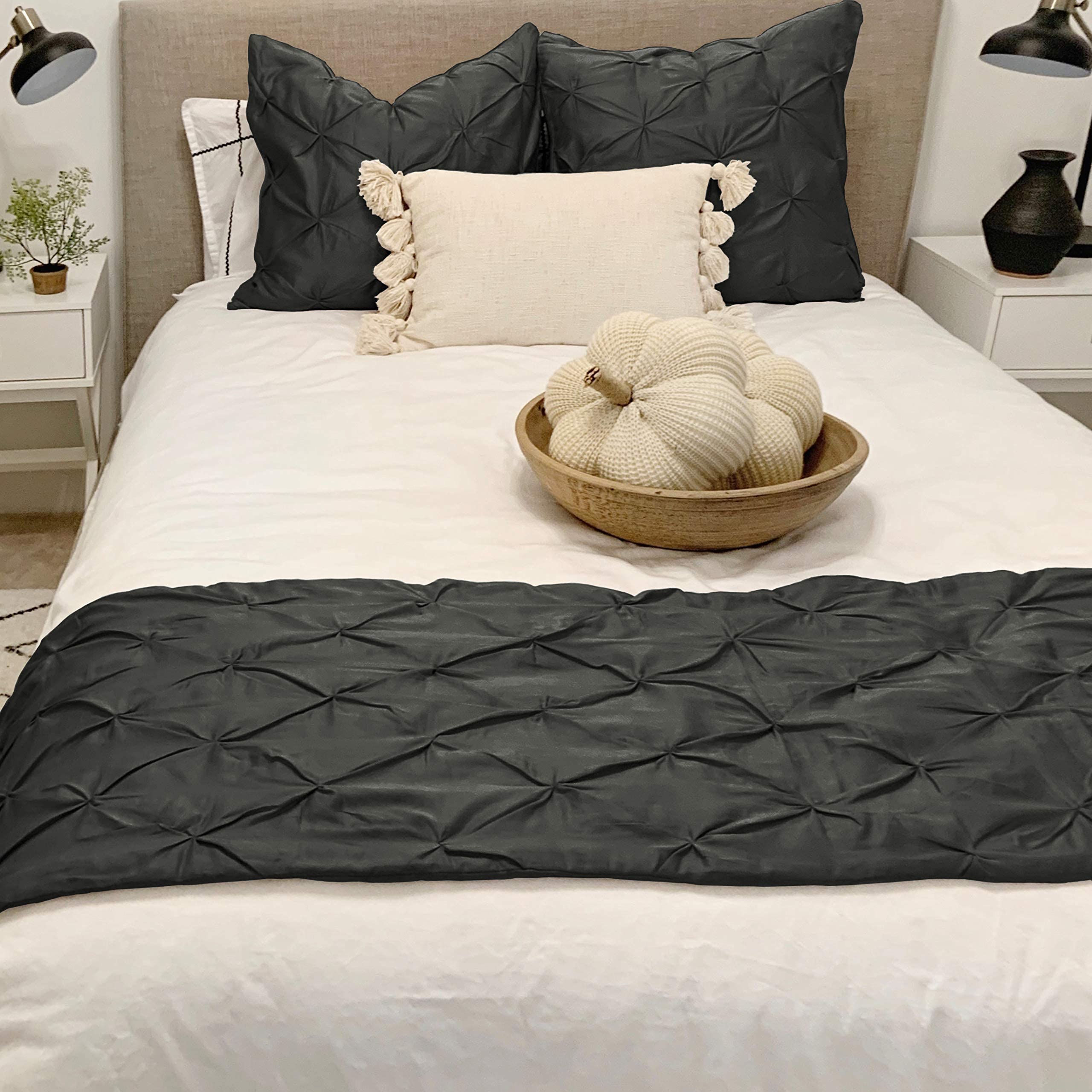 H&F 800TC Pinch Pleated Bed Runner Queen Size 5-Piece Set (1 Bed Runner & 4 Pillow Shams) - 100% Egyptian Cotton Hotel-Style Decorative Bed Scarf (88