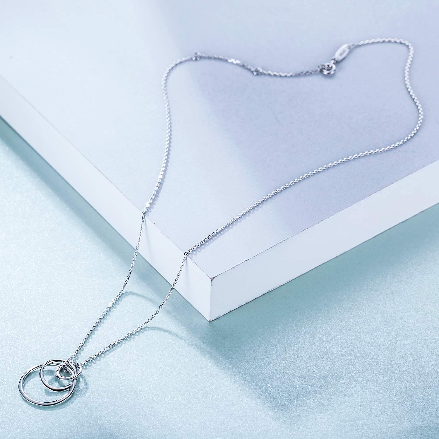 CHICLOVE Sterling Silver 3 Circles Intergenerational Necklace - Grandmother Mother Daughter Jewelry - Family Keepsake Gift for Women - Perfect for Mother's Day, Birthday & Anniversary Celebrations