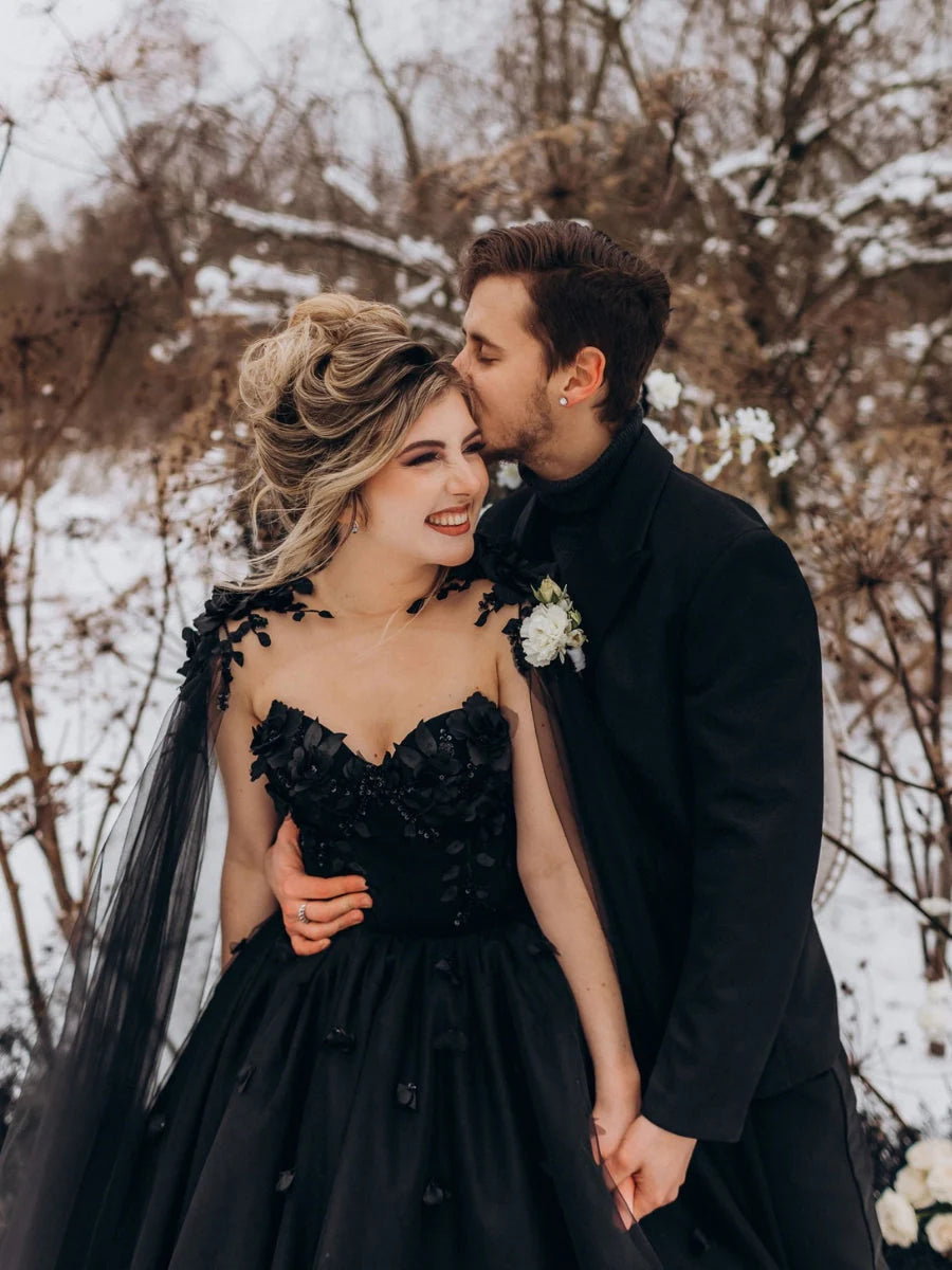 Elegant Black Gothic Wedding Dress with 3D Floral Embroidery & Detachable Cape – Perfect for Dark Romance, Vampire, or Halloween Themed Weddings & Photo Shoots