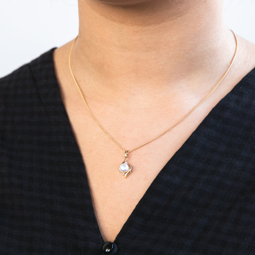 9ct Yellow Gold Diamond and Pearl Pendant Necklace - Elegant Jewelry Gift for Women, Perfect for Weddings, Anniversaries & Special Occasions