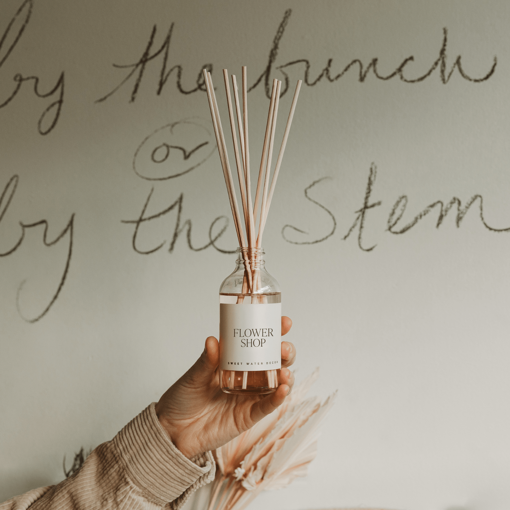 Premium Clear Reed Diffuser for Home & Office - Floral Scented Essential Oil Aromatherapy Diffuser - Perfect for Living Room, Bedroom, Spa & Gift Giving