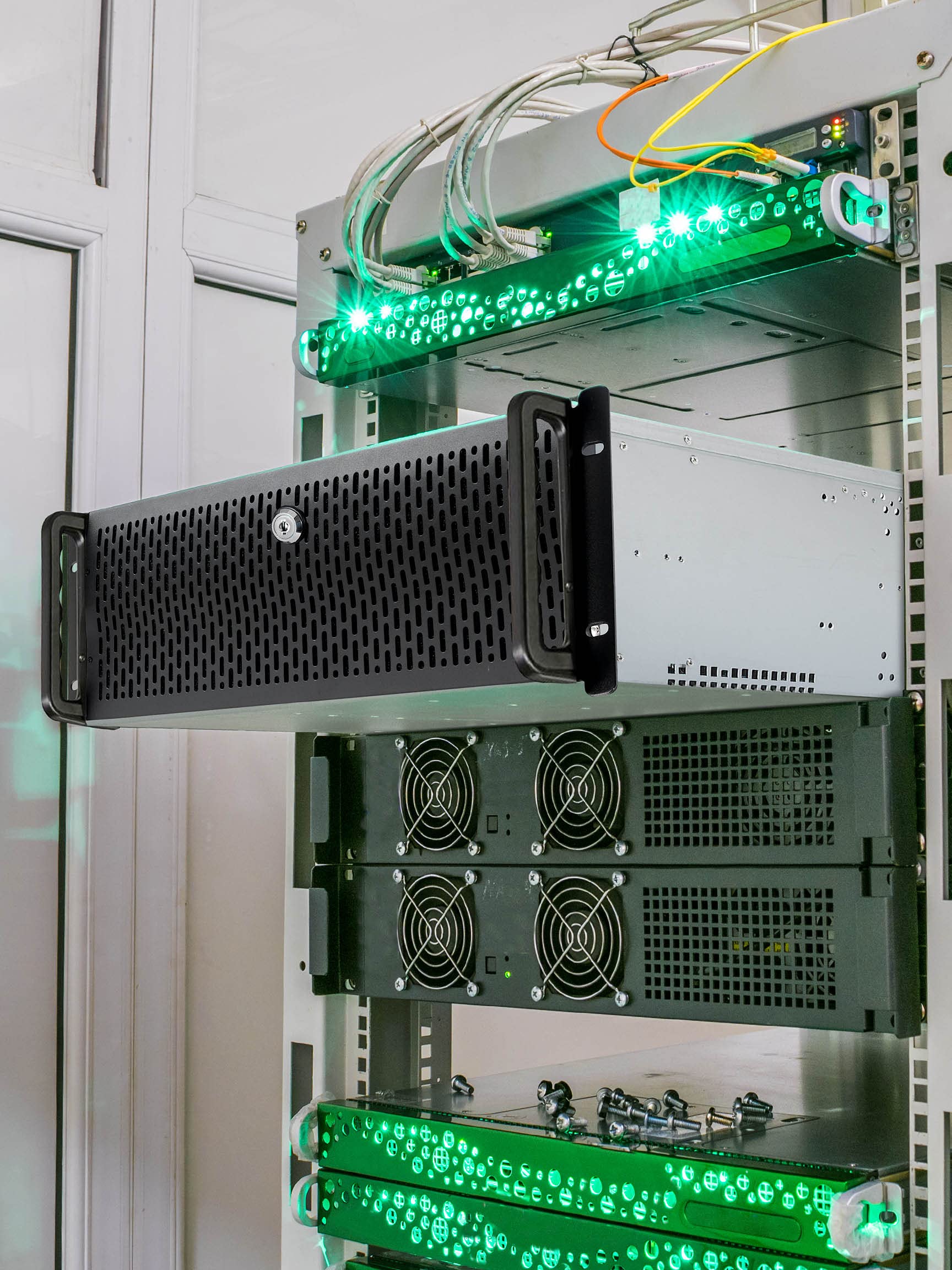 Rosewill 4U Server Chassis Rackmount Case - 15 x 3.5