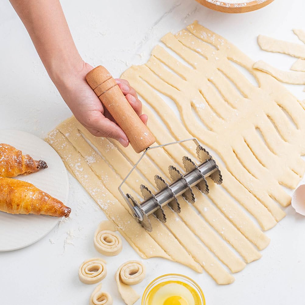 Hemoton Stainless Steel Lattice Cutter - Dough Roller for Baking Cookies, Pies, Pizza & Pastry with Wooden Handle | Perfect for Homemade Desserts, Holiday Baking & Professional Kitchen Use