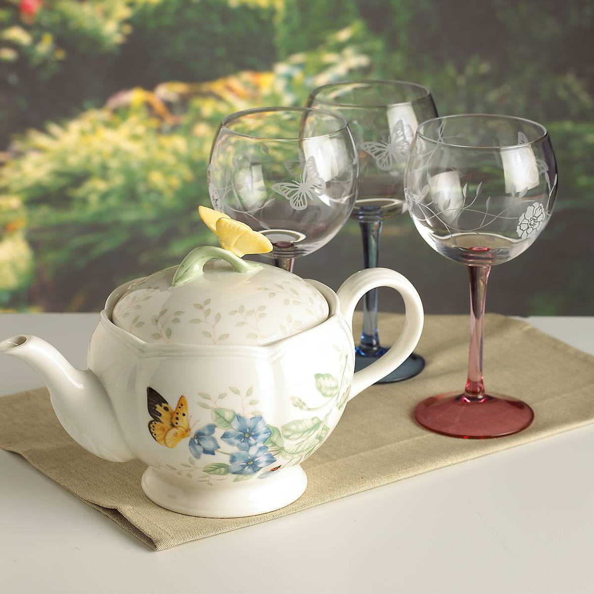 Butterfly Meadow Teapot - Floral Ceramic Teapot with Infuser, 34oz - Perfect for Afternoon Tea, Garden Parties & Home Decor