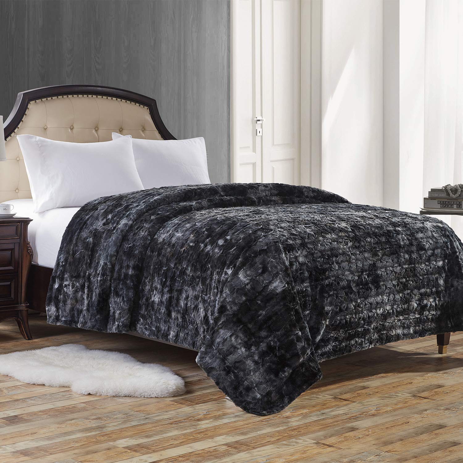 Soft Cozy Faux Fur Throw Blanket Queen Size 90x90 Inches - Warm Fluffy Minky Fleece Bed Blanket with Luxurious Faux Fur, Black - Perfect for Bedroom, Couch, Sofa & Winter Snuggling