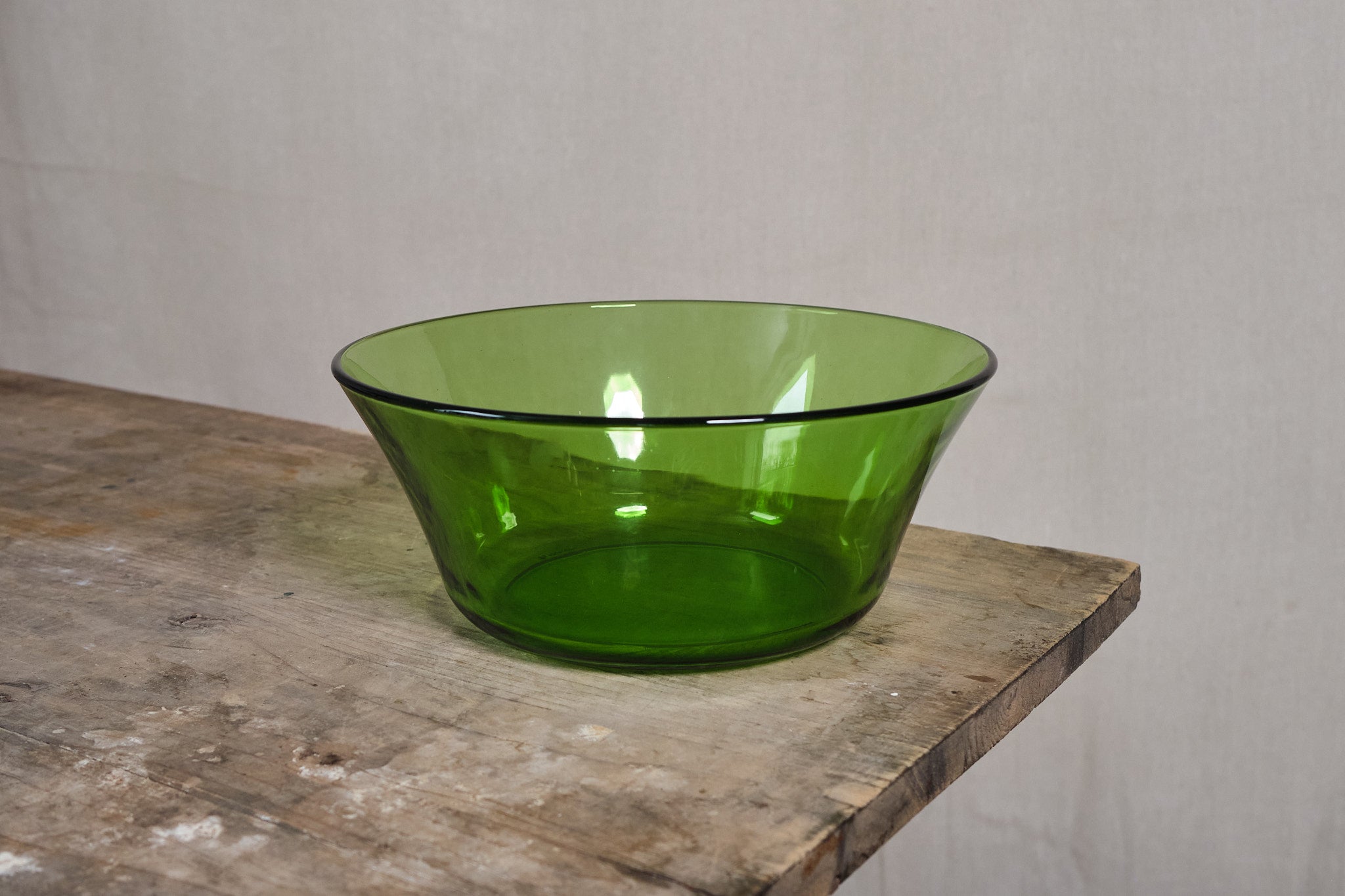 Eco-Friendly Green Glass Serving Bowl - Large Salad Bowl for Entertaining, Family Dinners & Party Snacks - Durable & Stylish Kitchenware for Home & Restaurant Use