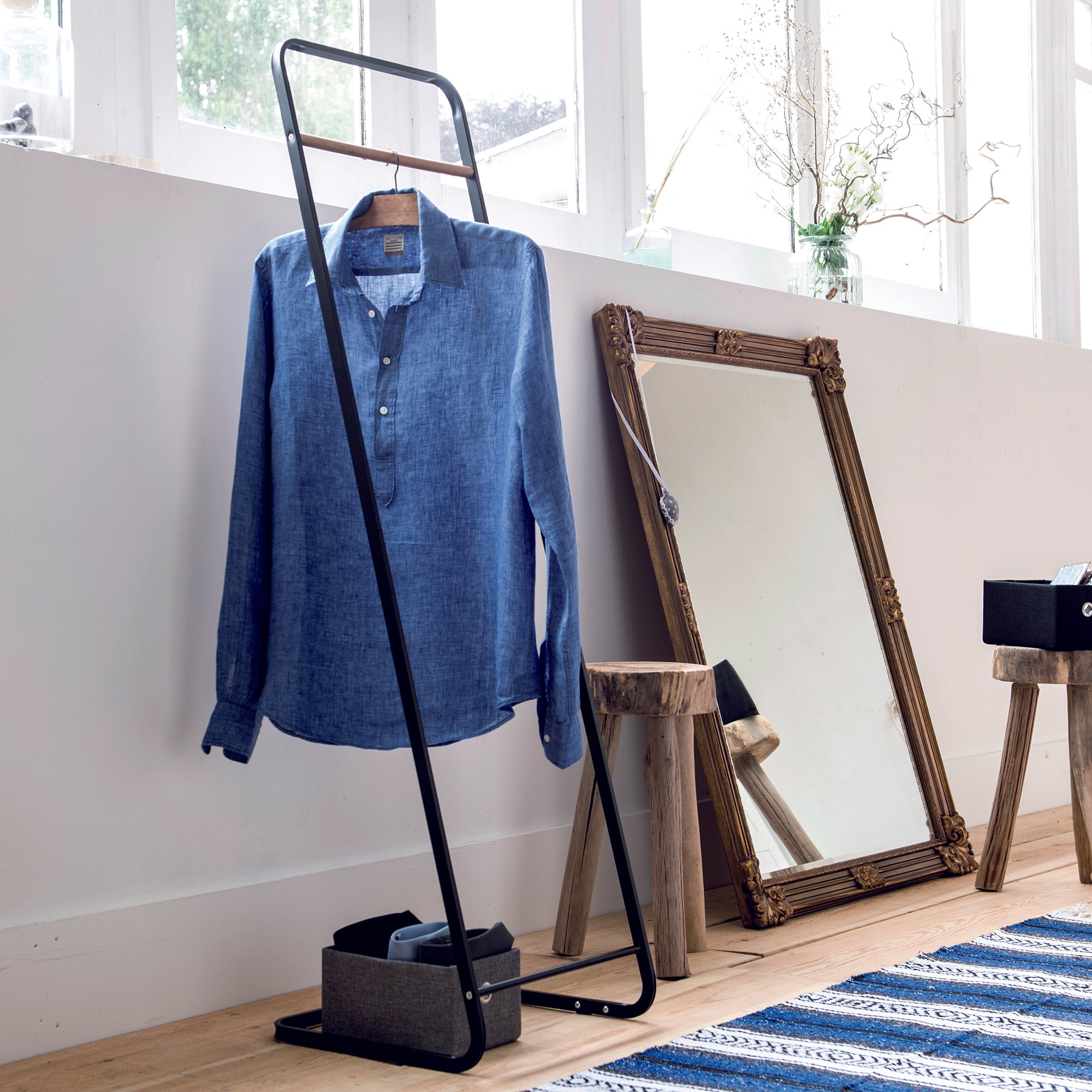 Black Clothes Rail - Heavy Duty Garment Rack for Hanging Clothes, Durable Metal Clothing Rack for Closet, Laundry Room, or Retail Store Display - Perfect for Organizing Wardrobe, Drying Laundry, or Showcasing Outfits