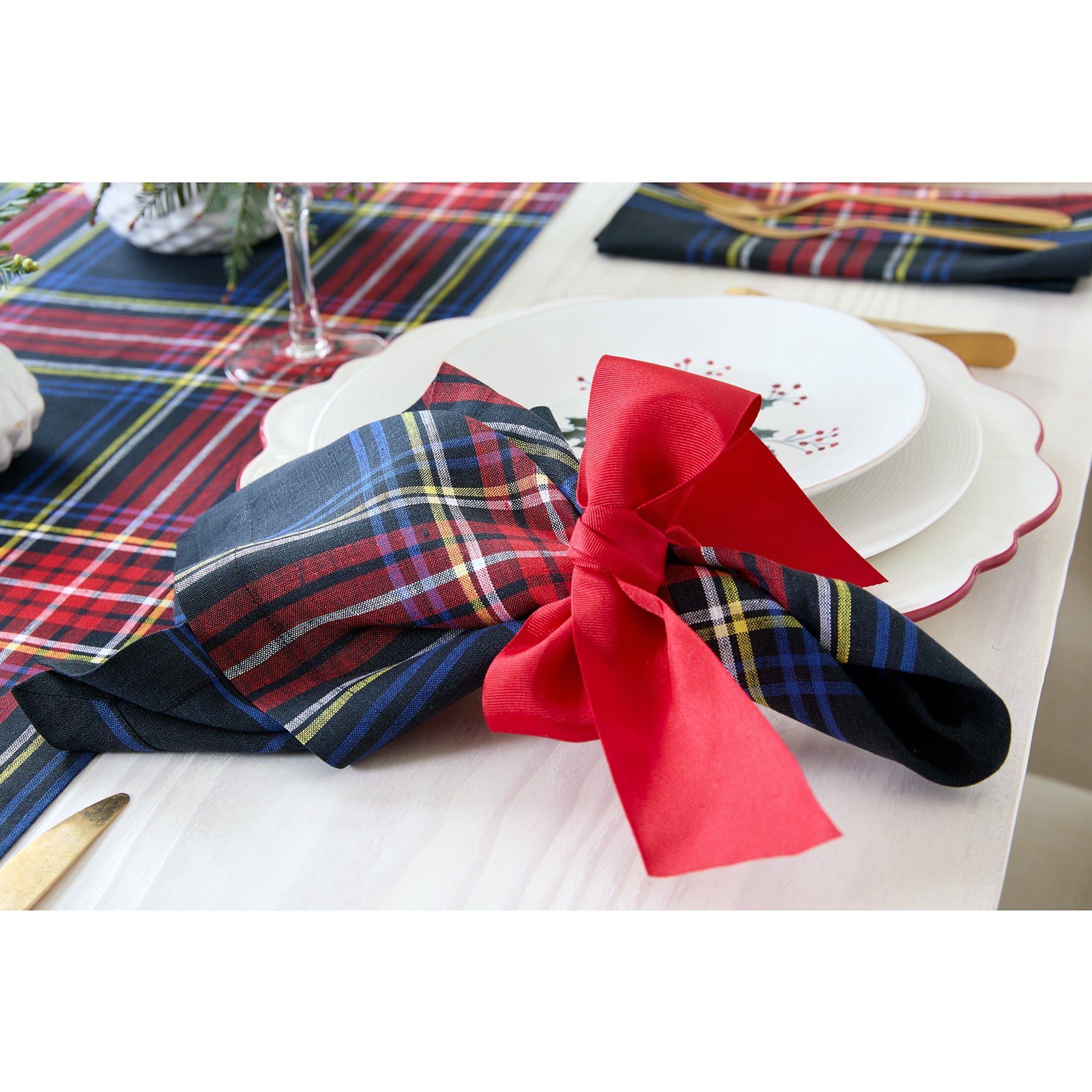 Premium Stewart Plaid Napkins - Set of 4 Cotton Linen Dinner Napkins for Holiday Table Setting, Christmas Dinner, and Party Decor
