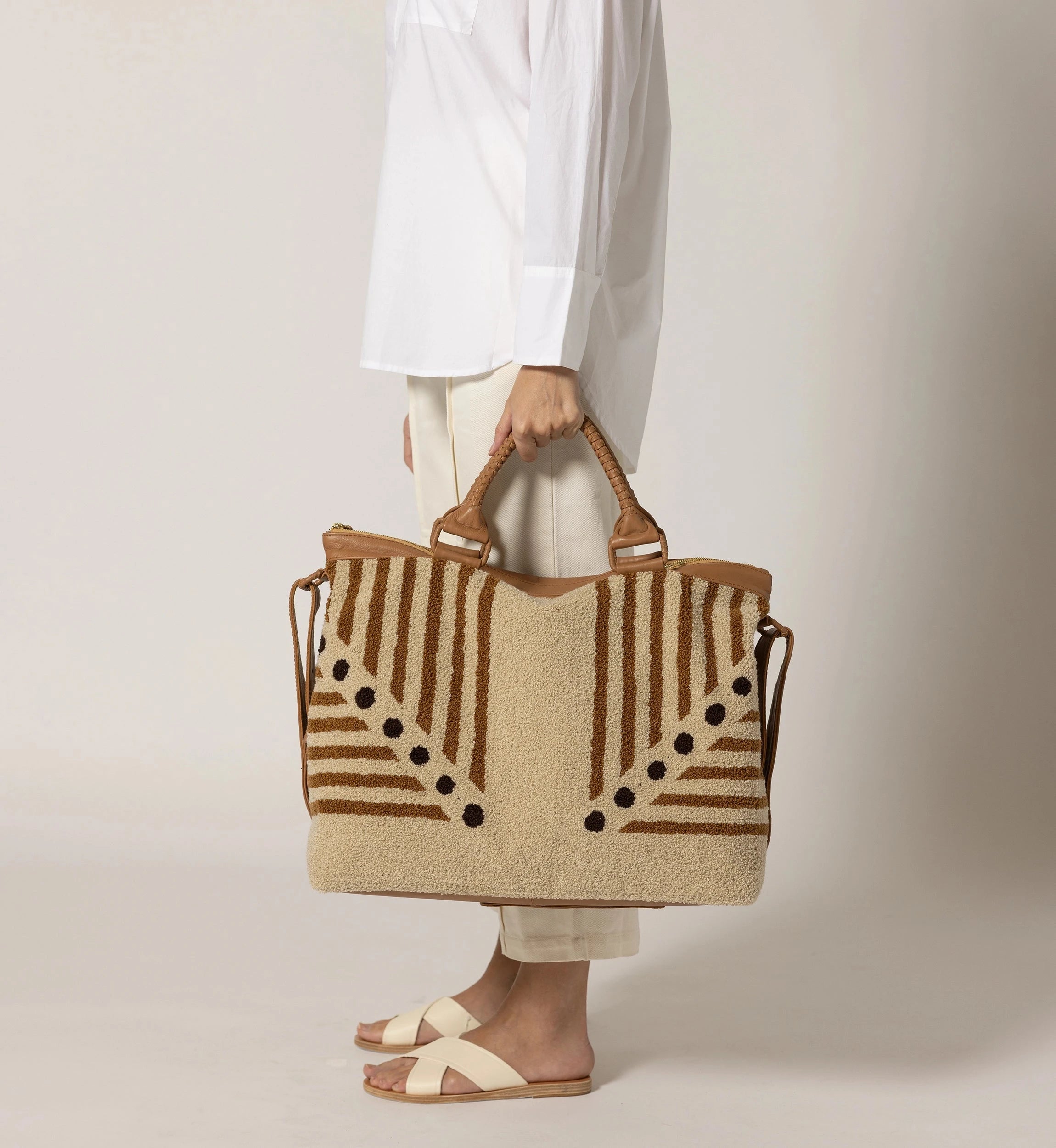 Lusso Stripe Weekender Bag - Stylish & Spacious Travel Duffle for Women & Men - Perfect for Gym, Weekend Getaways & Overnight Trips